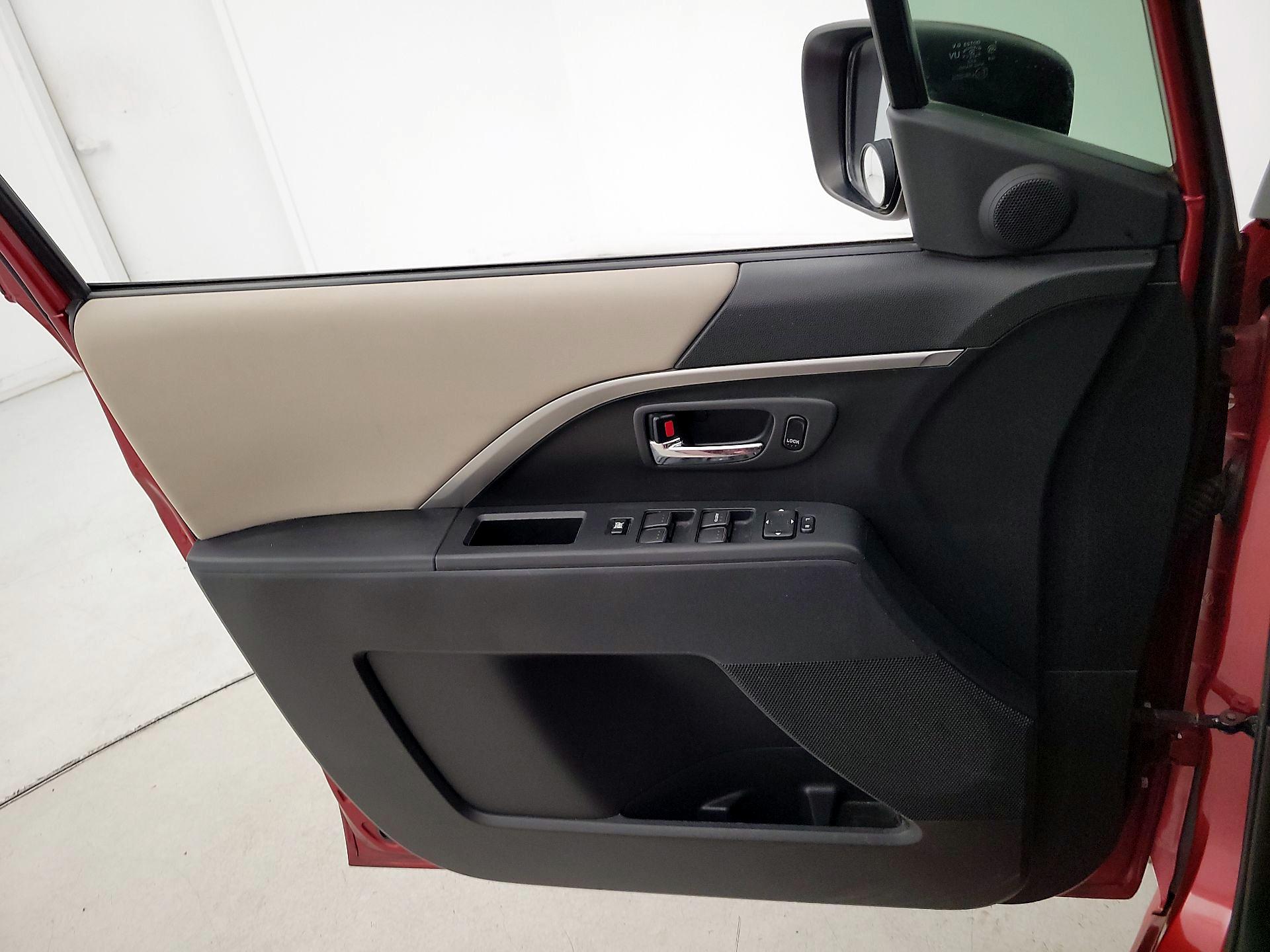 Thumbnail: 2014 Mazda Mazda5 - 12