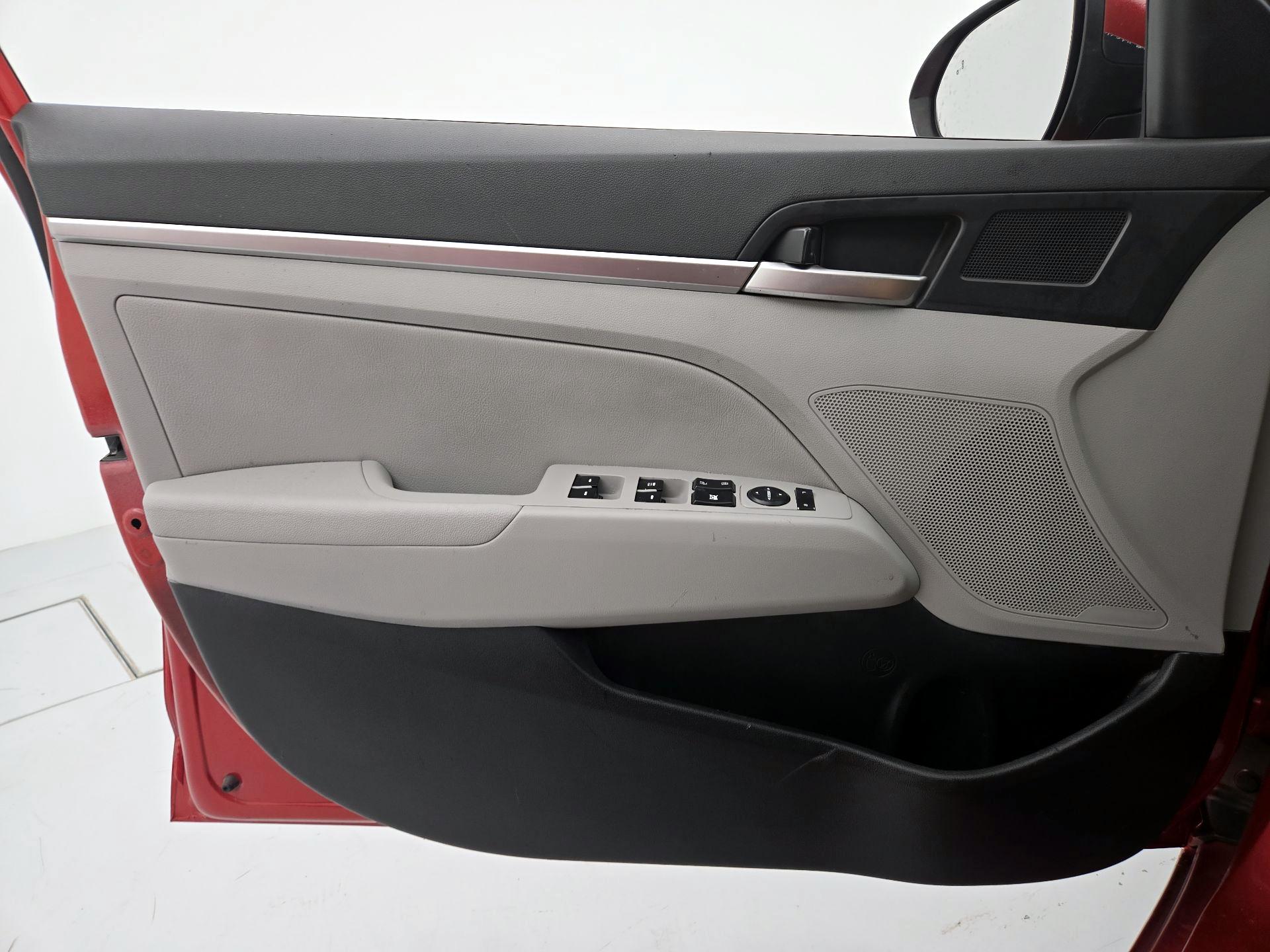 Thumbnail: 2020 Hyundai Elantra - 12