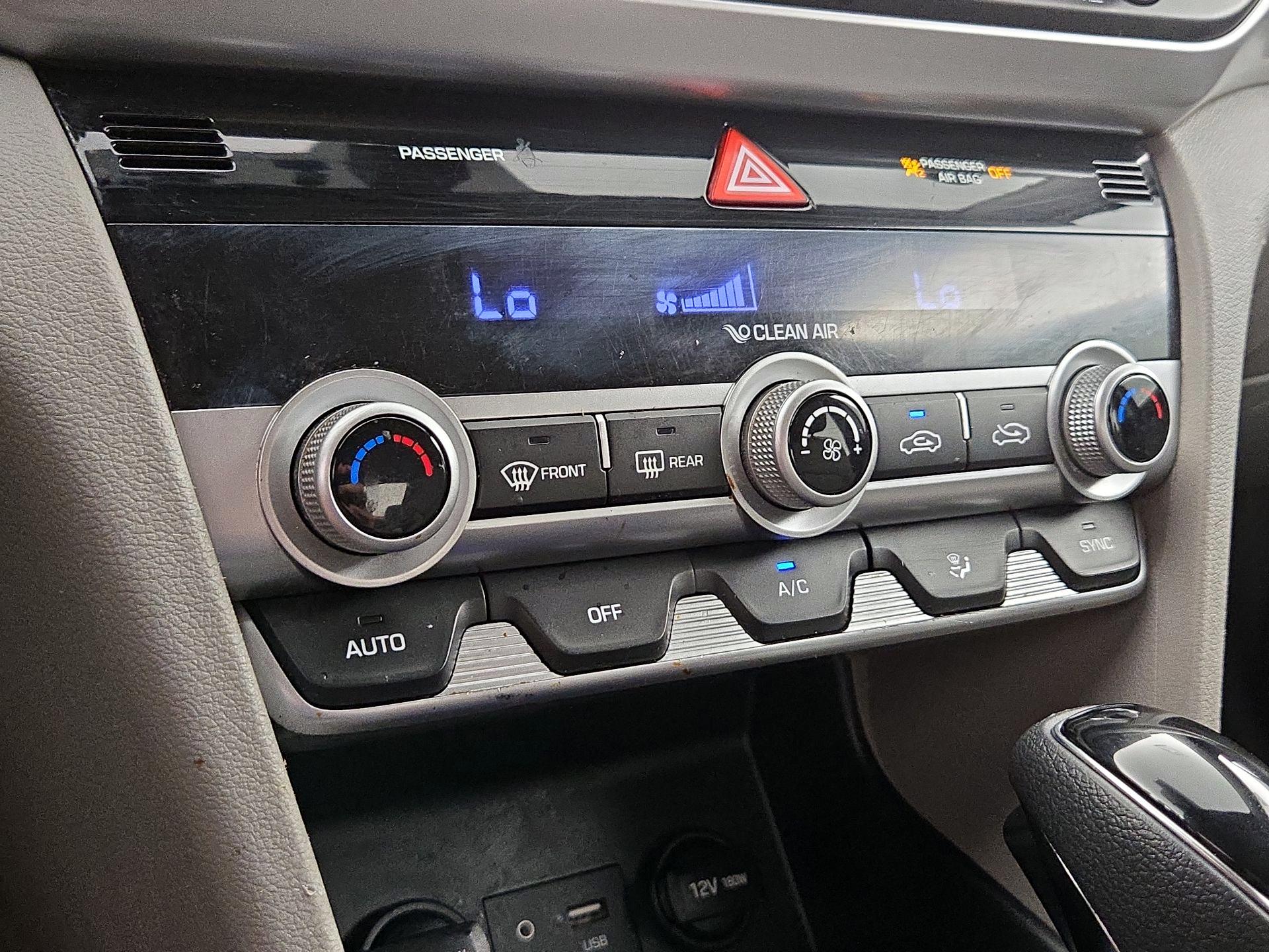 Thumbnail: 2020 Hyundai Elantra - 16