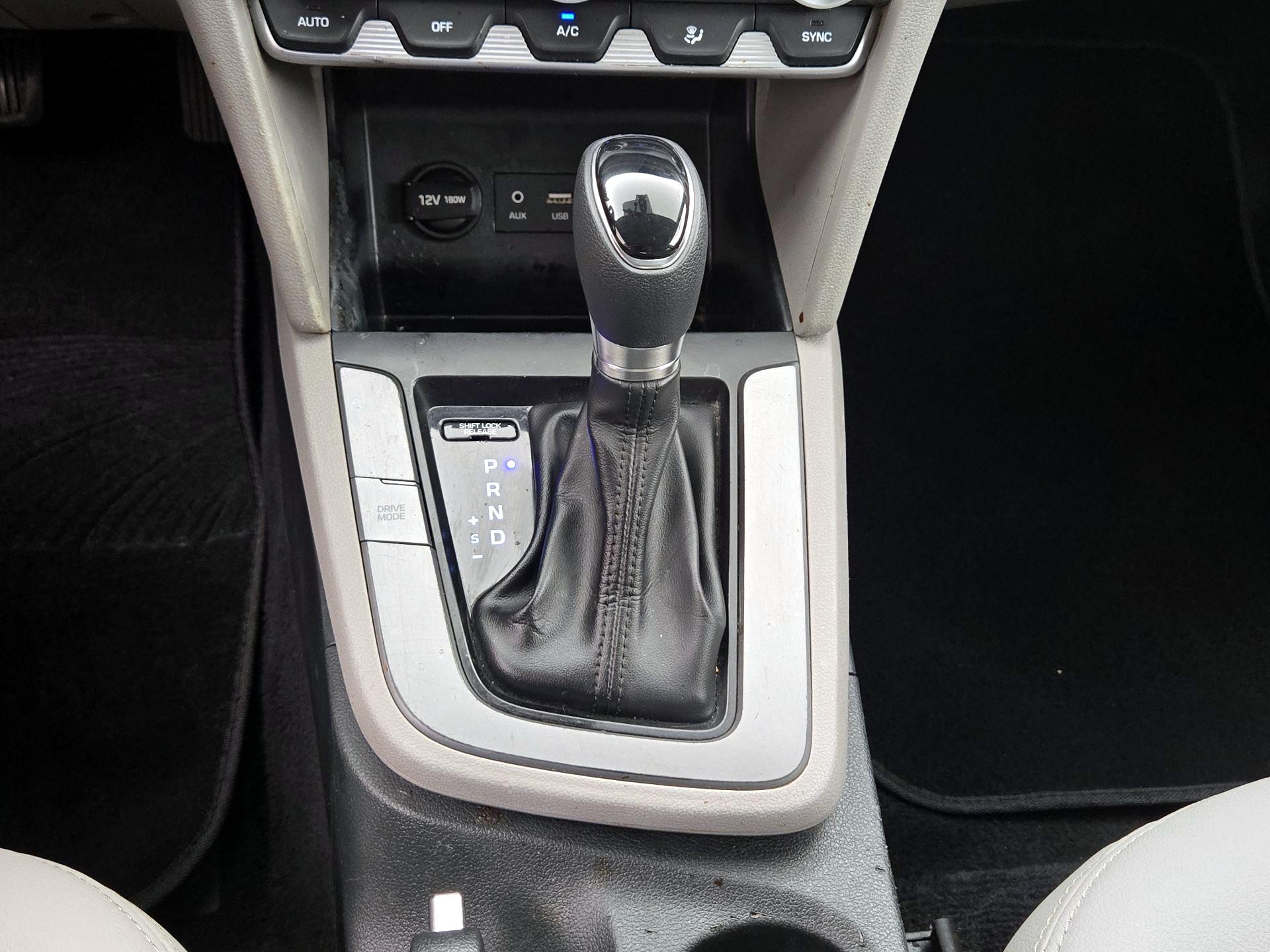 Thumbnail: 2020 Hyundai Elantra - 17