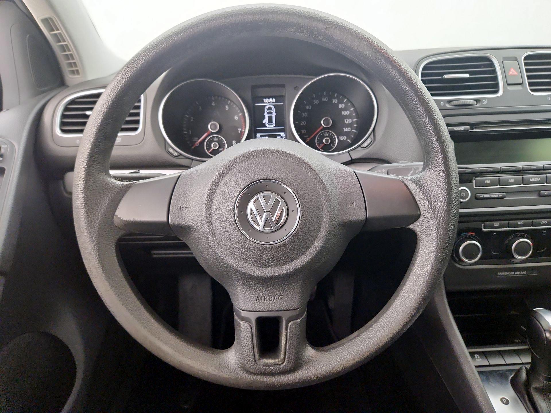 Thumbnail: 2014 Volkswagen Golf - 10