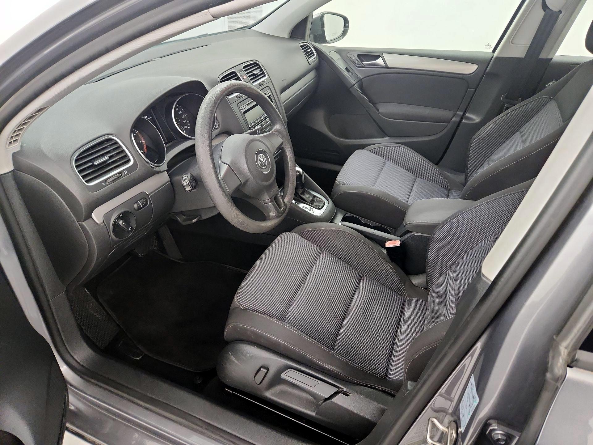 Thumbnail: 2014 Volkswagen Golf - 11