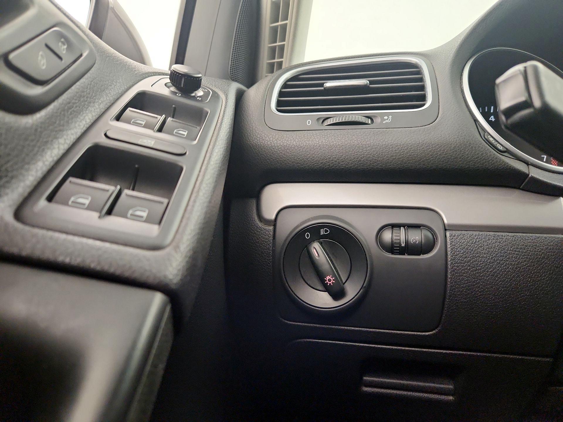 Thumbnail: 2014 Volkswagen Golf - 13