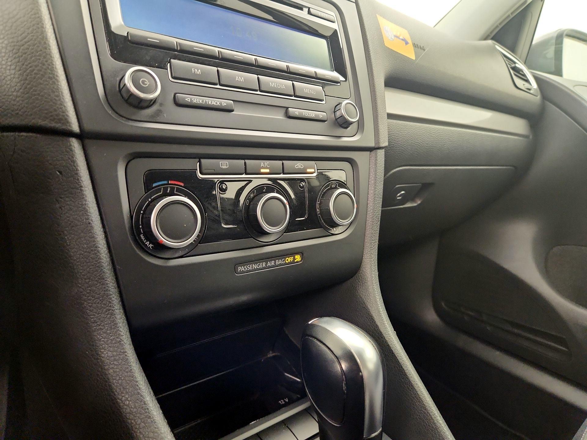 Thumbnail: 2014 Volkswagen Golf - 15