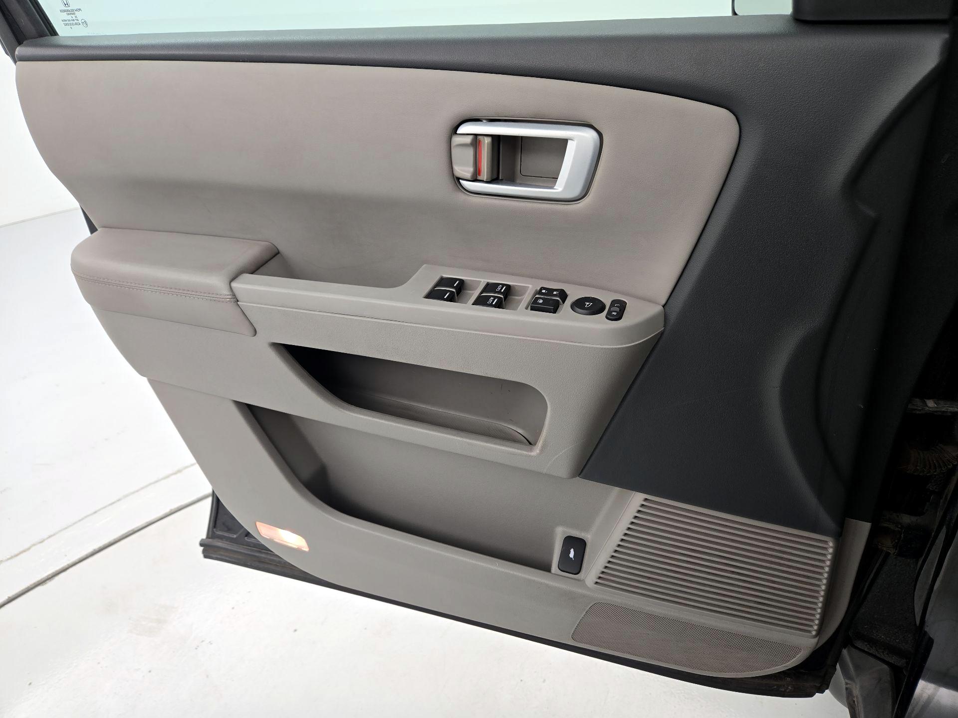 Thumbnail: 2015 Honda Pilot - 12
