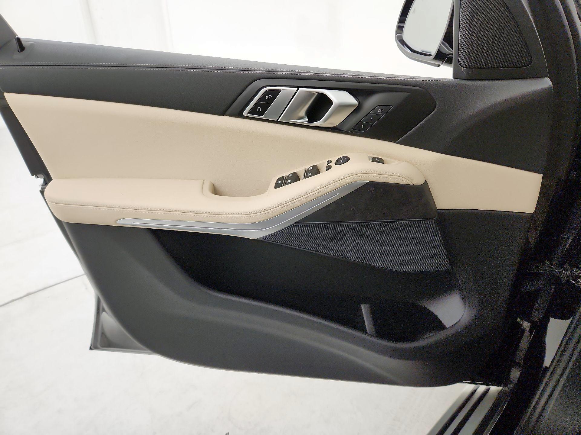 Thumbnail: 2022 BMW X5 - 12