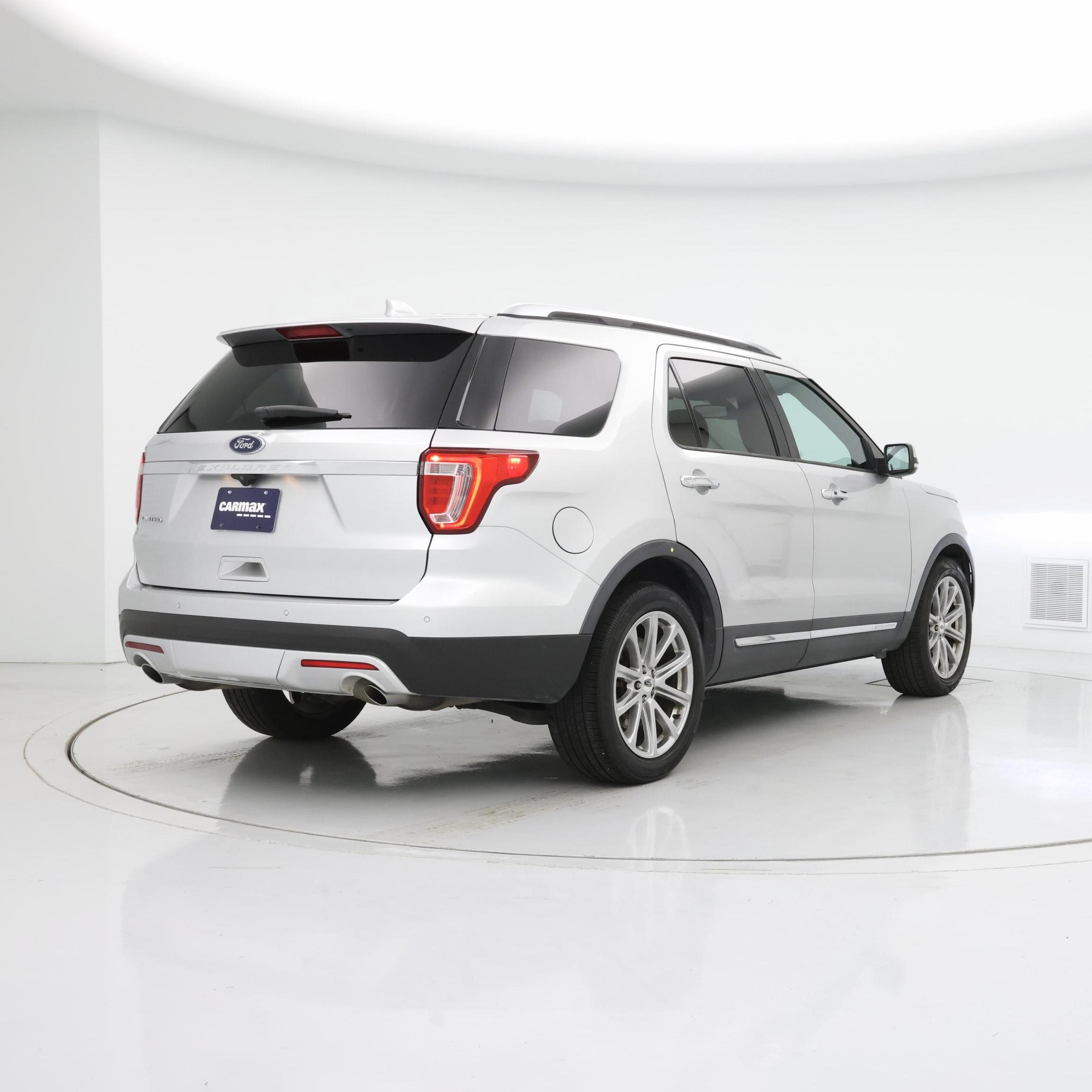 Thumbnail: 2017 Ford Explorer - 8