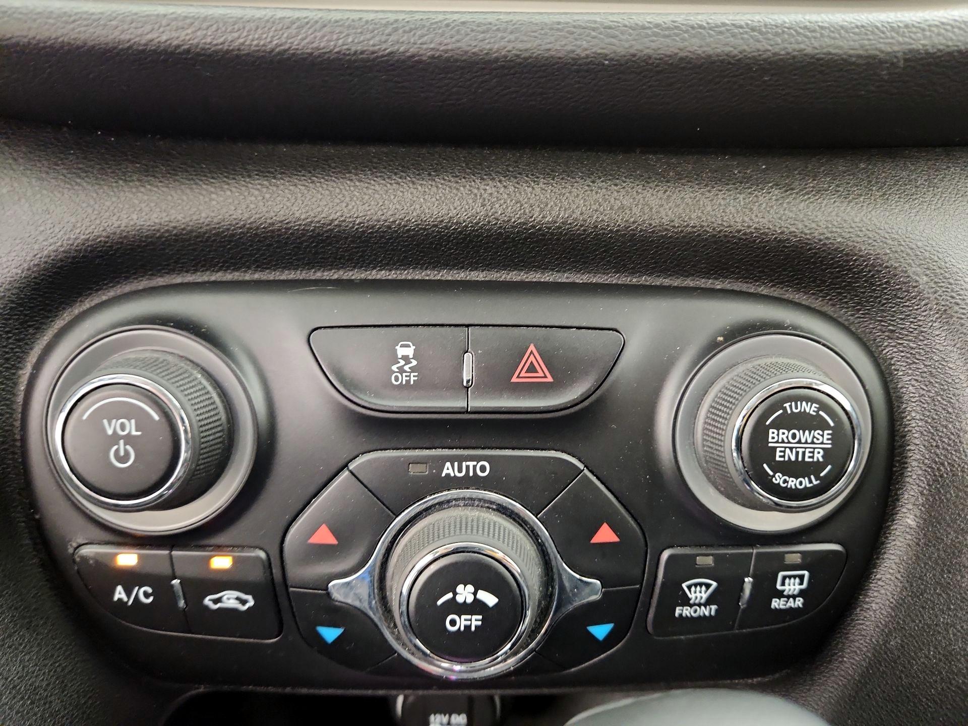 Thumbnail: 2015 Dodge Dart - 16