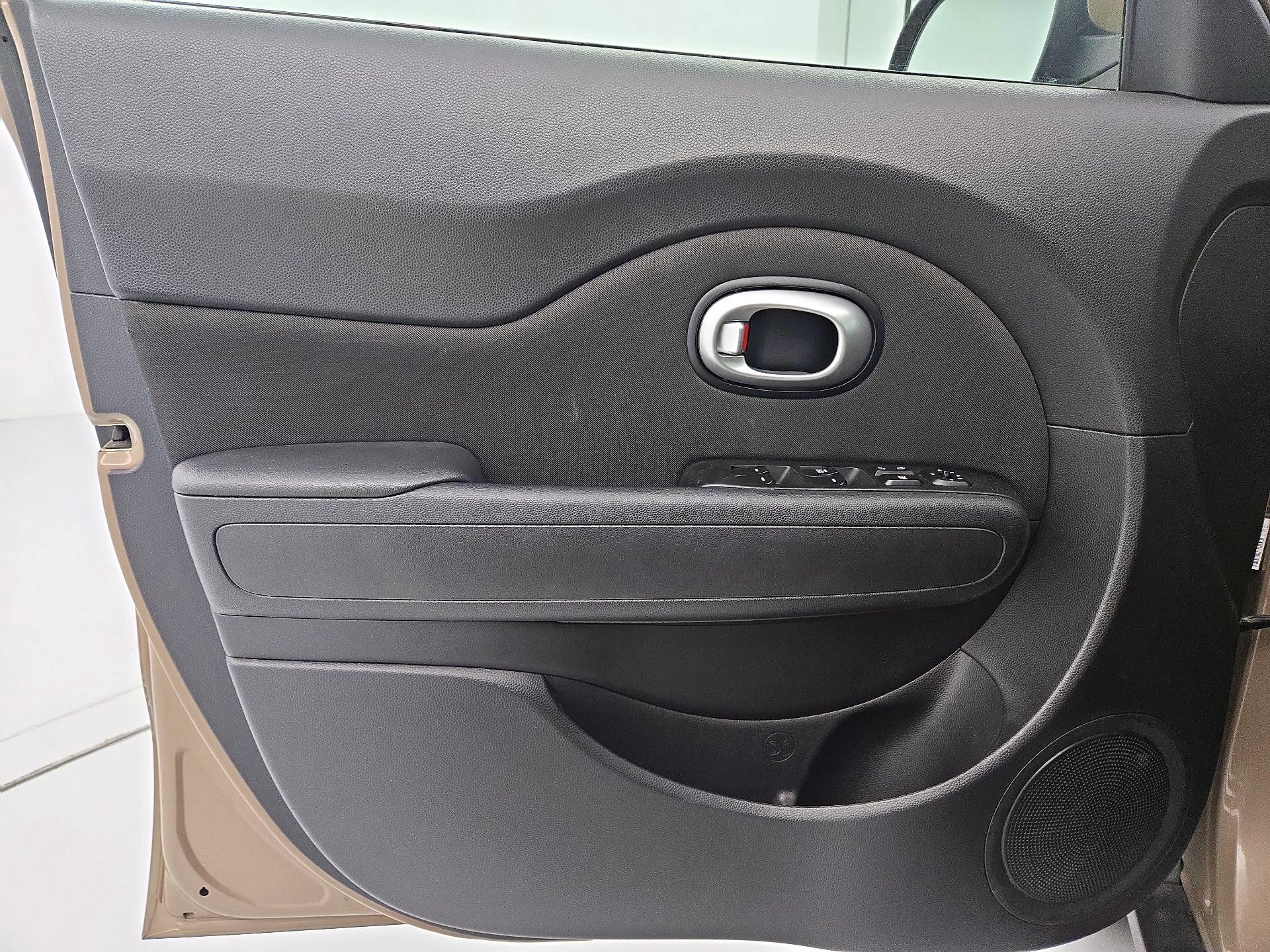Thumbnail: 2016 Kia Soul - 12
