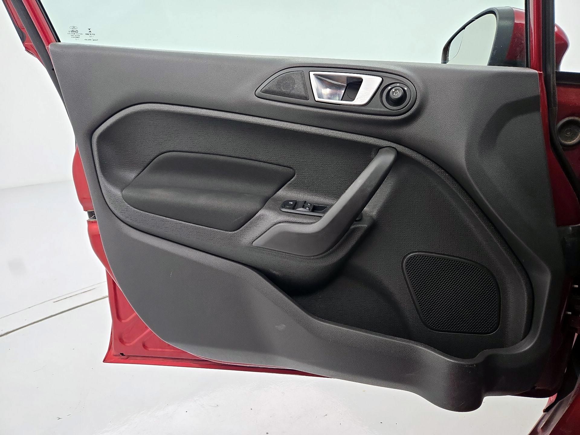 Thumbnail: 2015 Ford Fiesta - 12