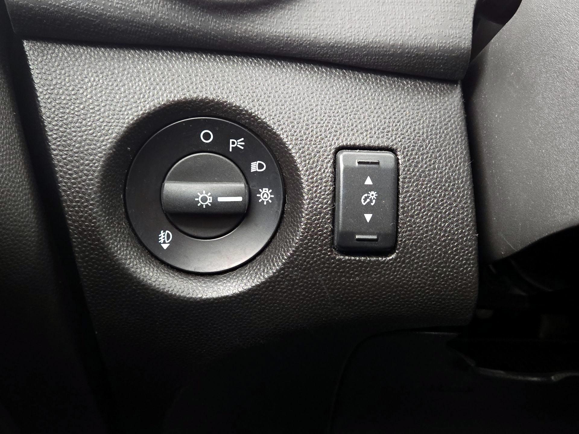 Thumbnail: 2015 Ford Fiesta - 13