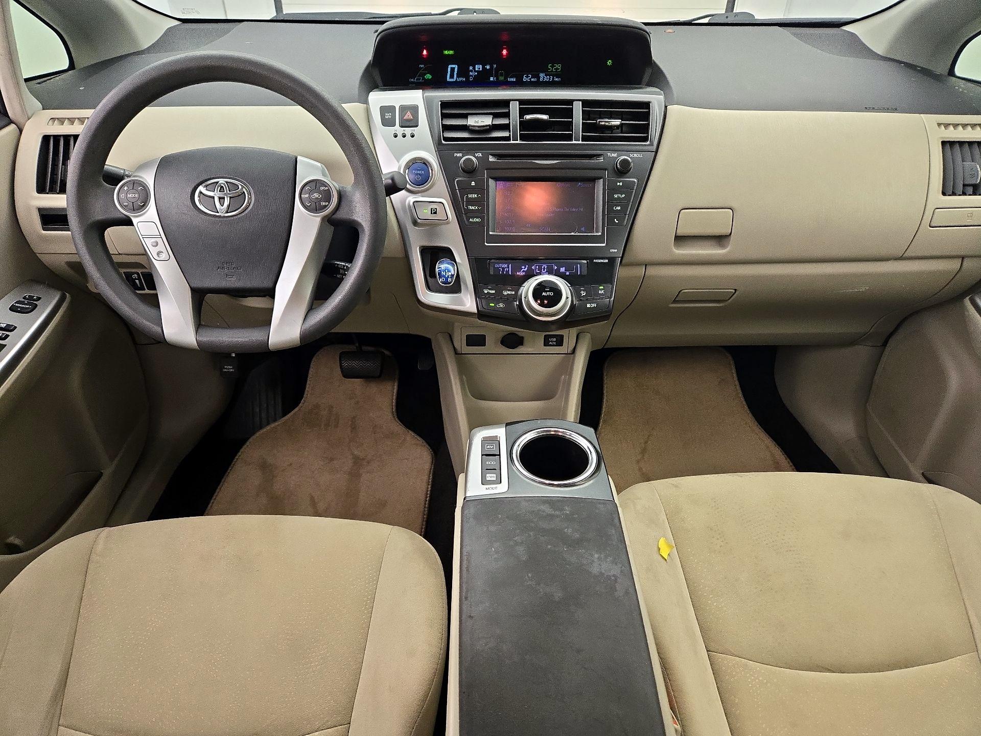 Thumbnail: 2014 Toyota Prius v - 9