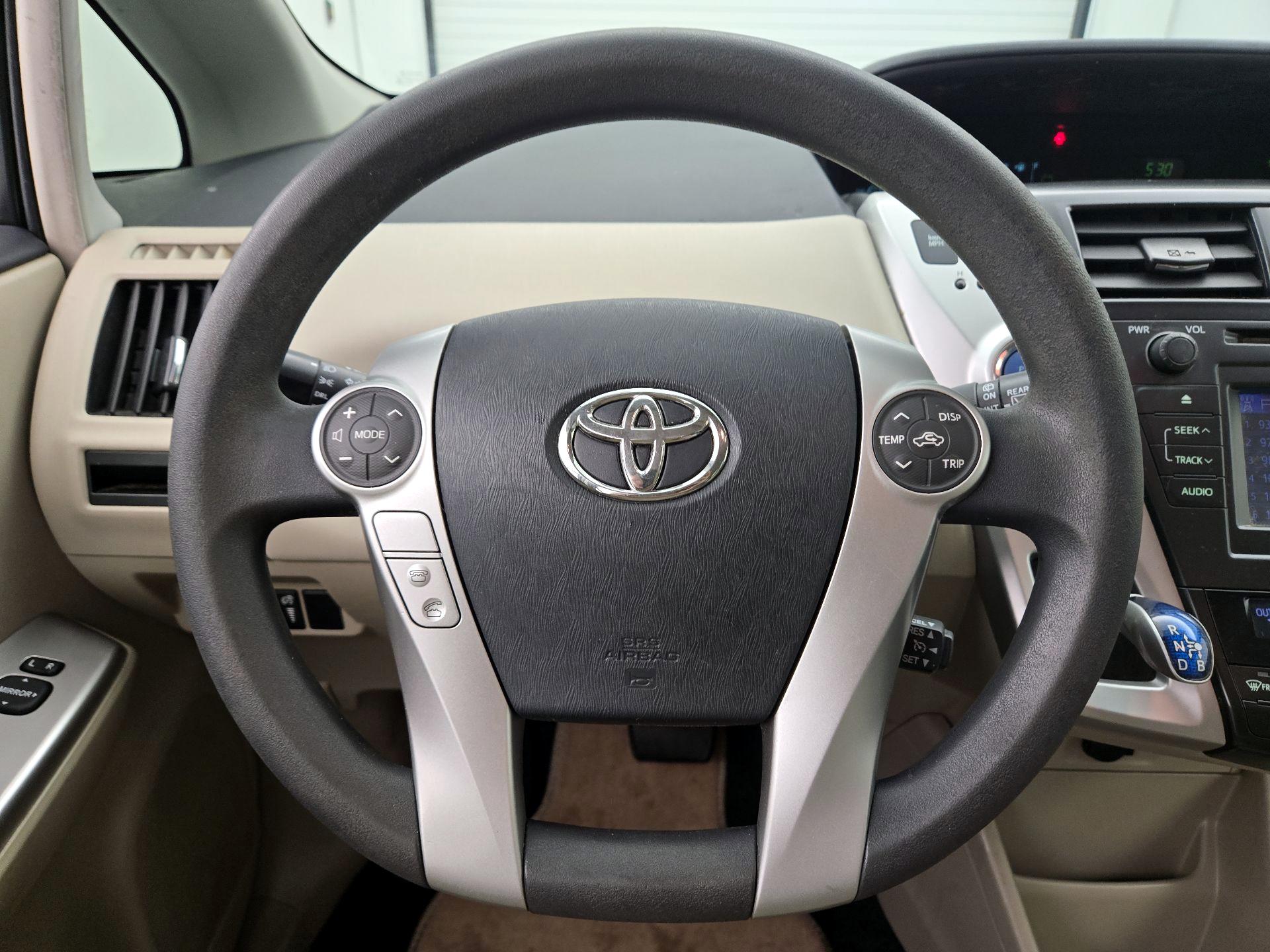Thumbnail: 2014 Toyota Prius v - 10