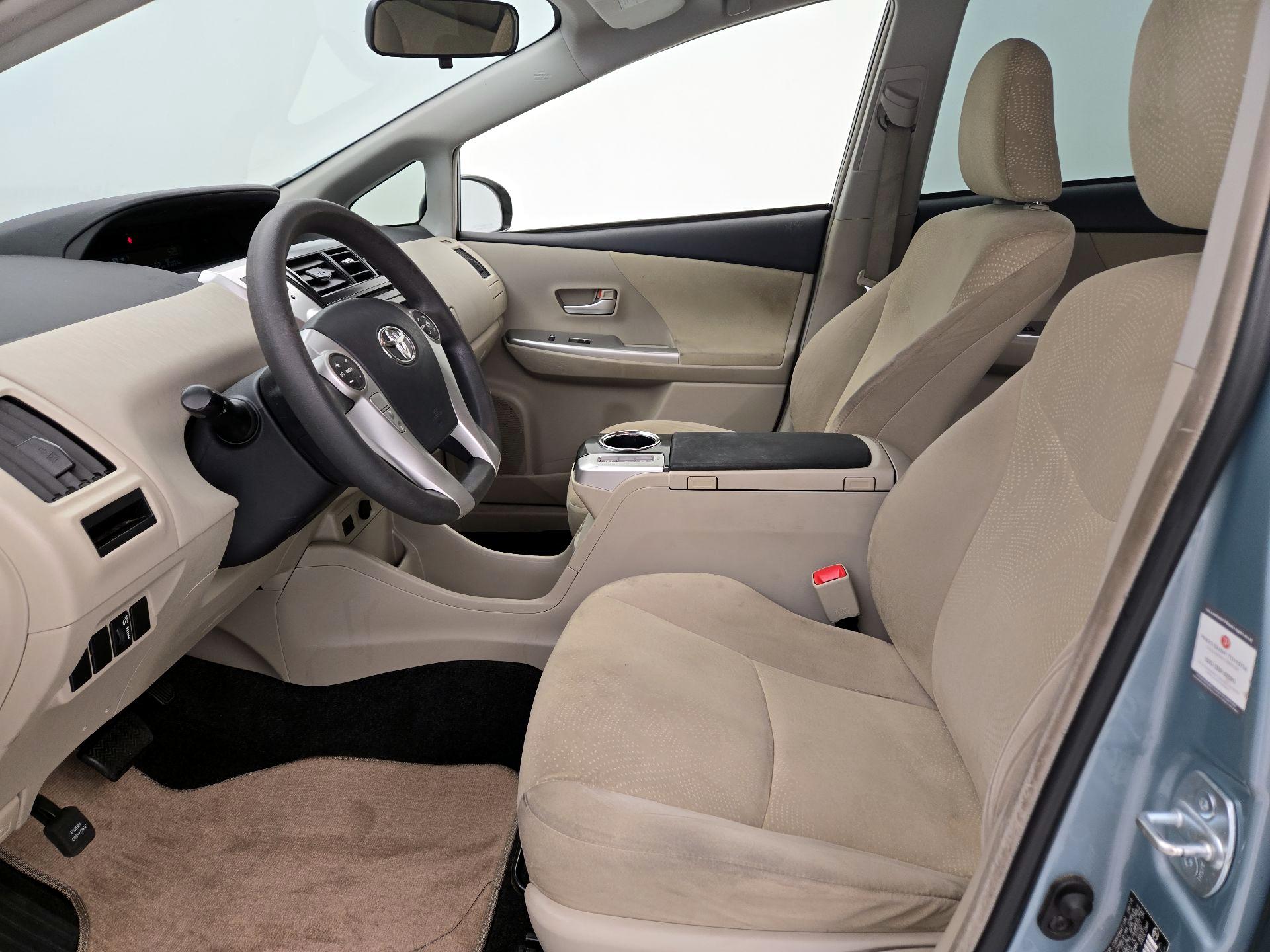 Thumbnail: 2014 Toyota Prius v - 11