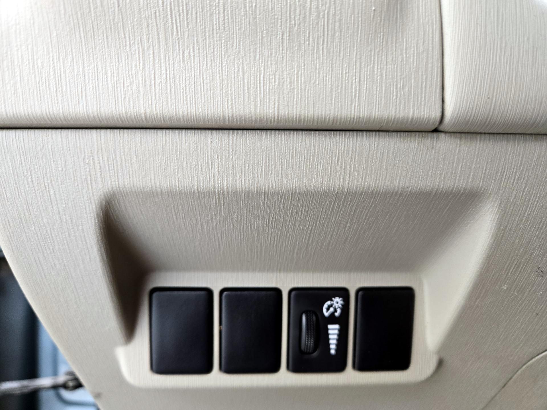 Thumbnail: 2014 Toyota Prius v - 13