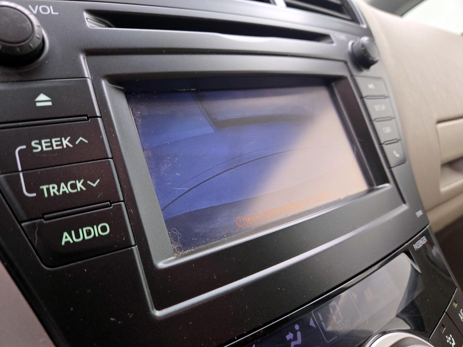 Thumbnail: 2014 Toyota Prius v - 14