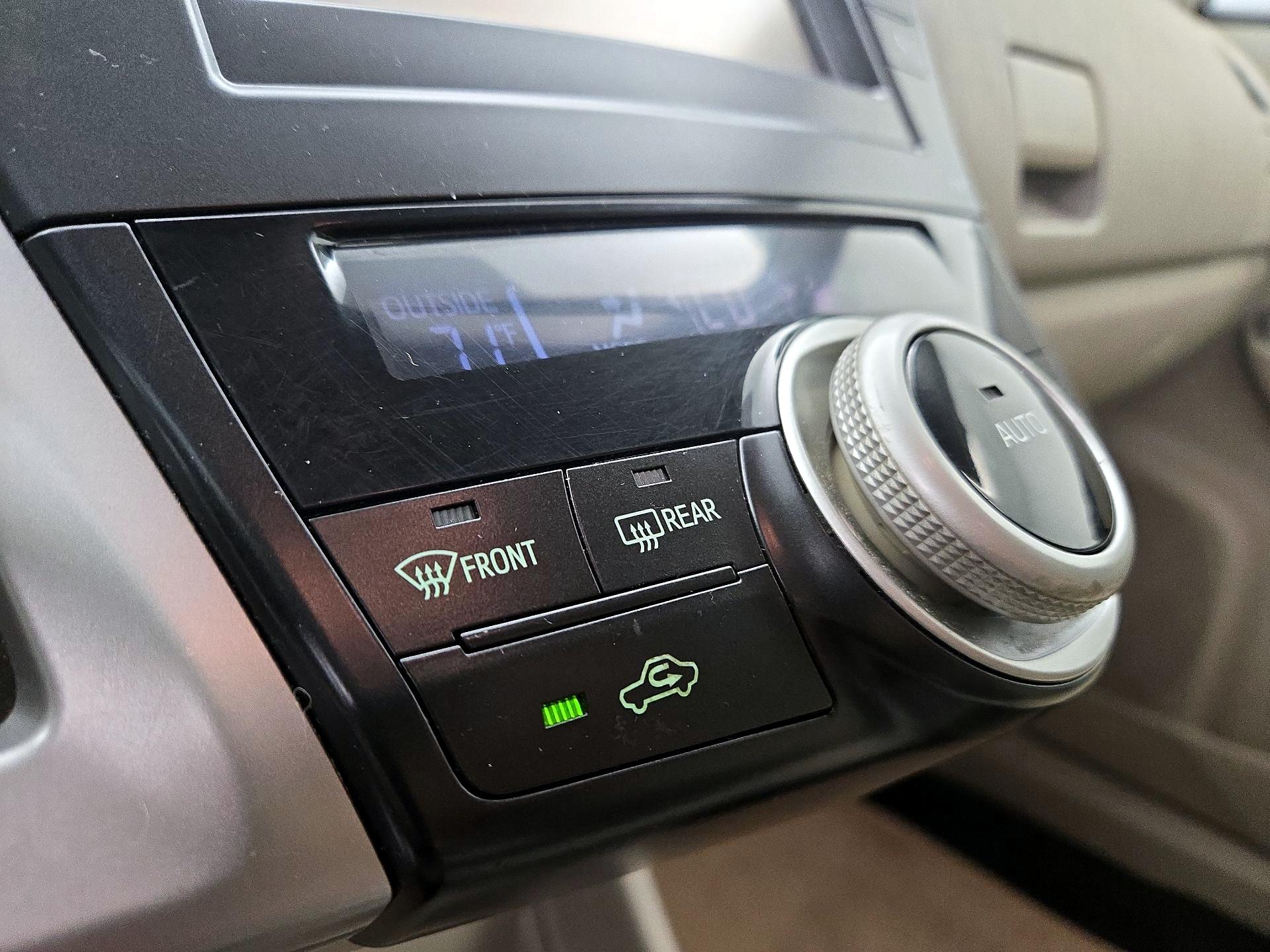Thumbnail: 2014 Toyota Prius v - 16
