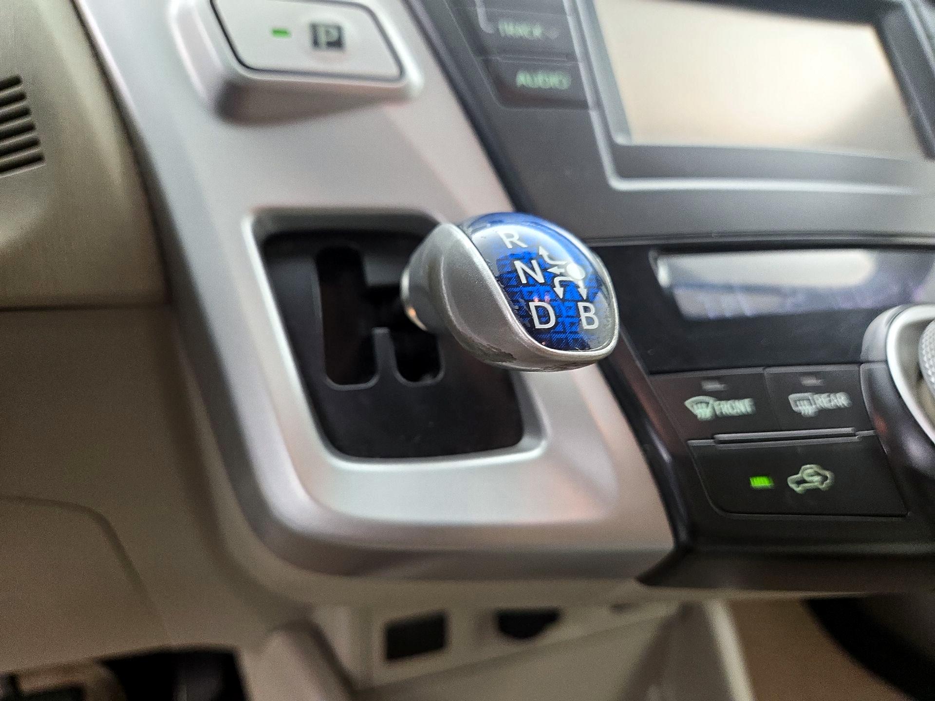 Thumbnail: 2014 Toyota Prius v - 17