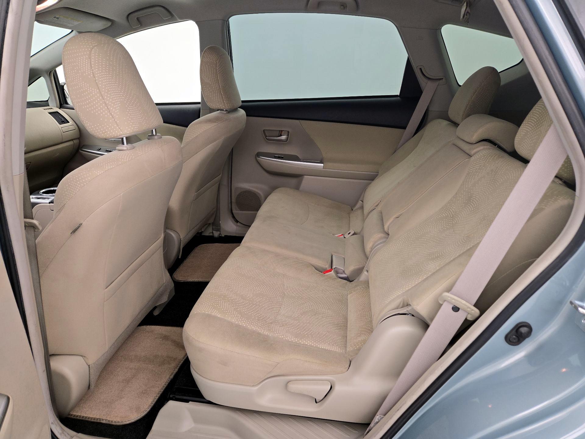 Thumbnail: 2014 Toyota Prius v - 19
