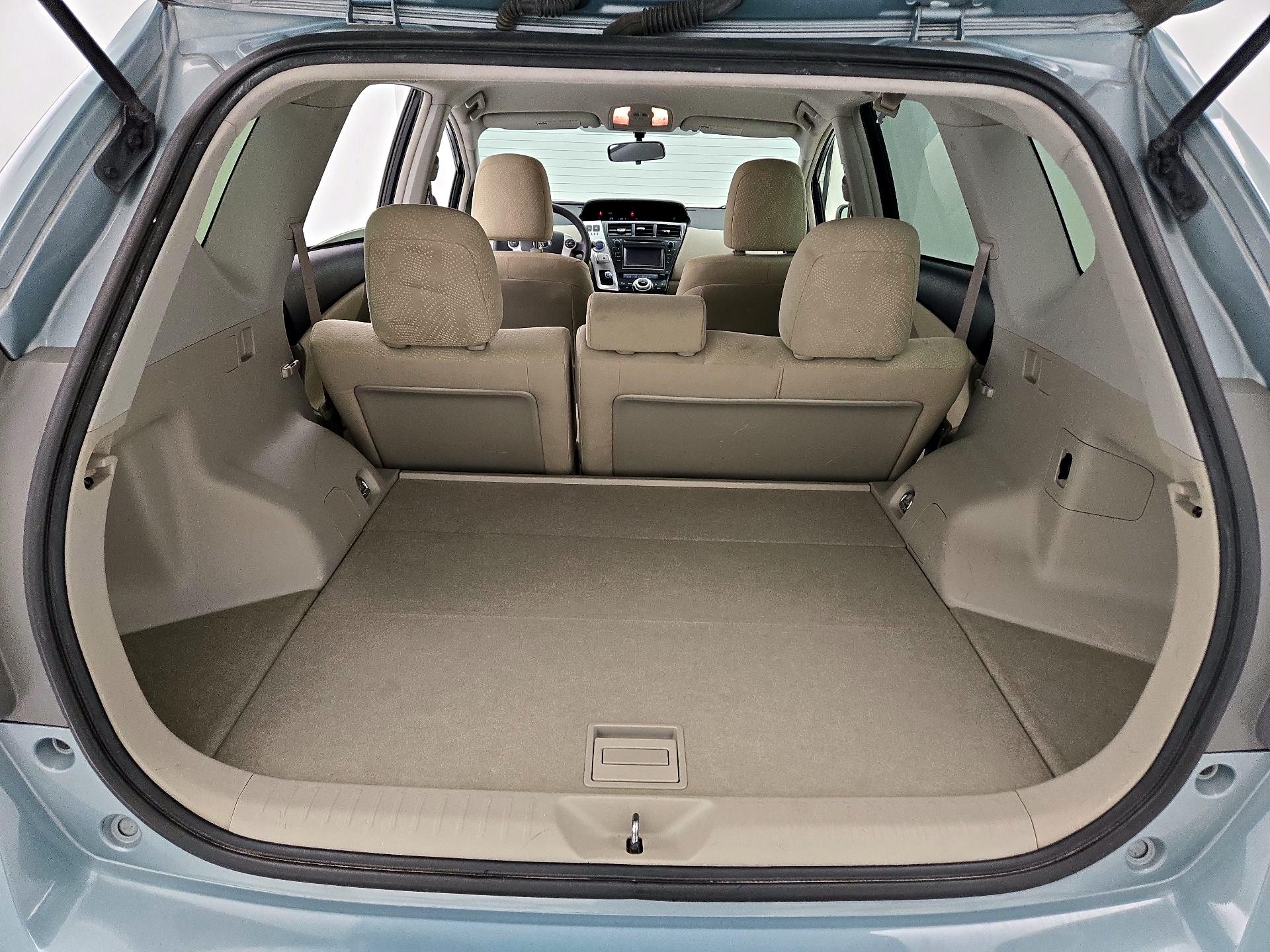 Thumbnail: 2014 Toyota Prius v - 20