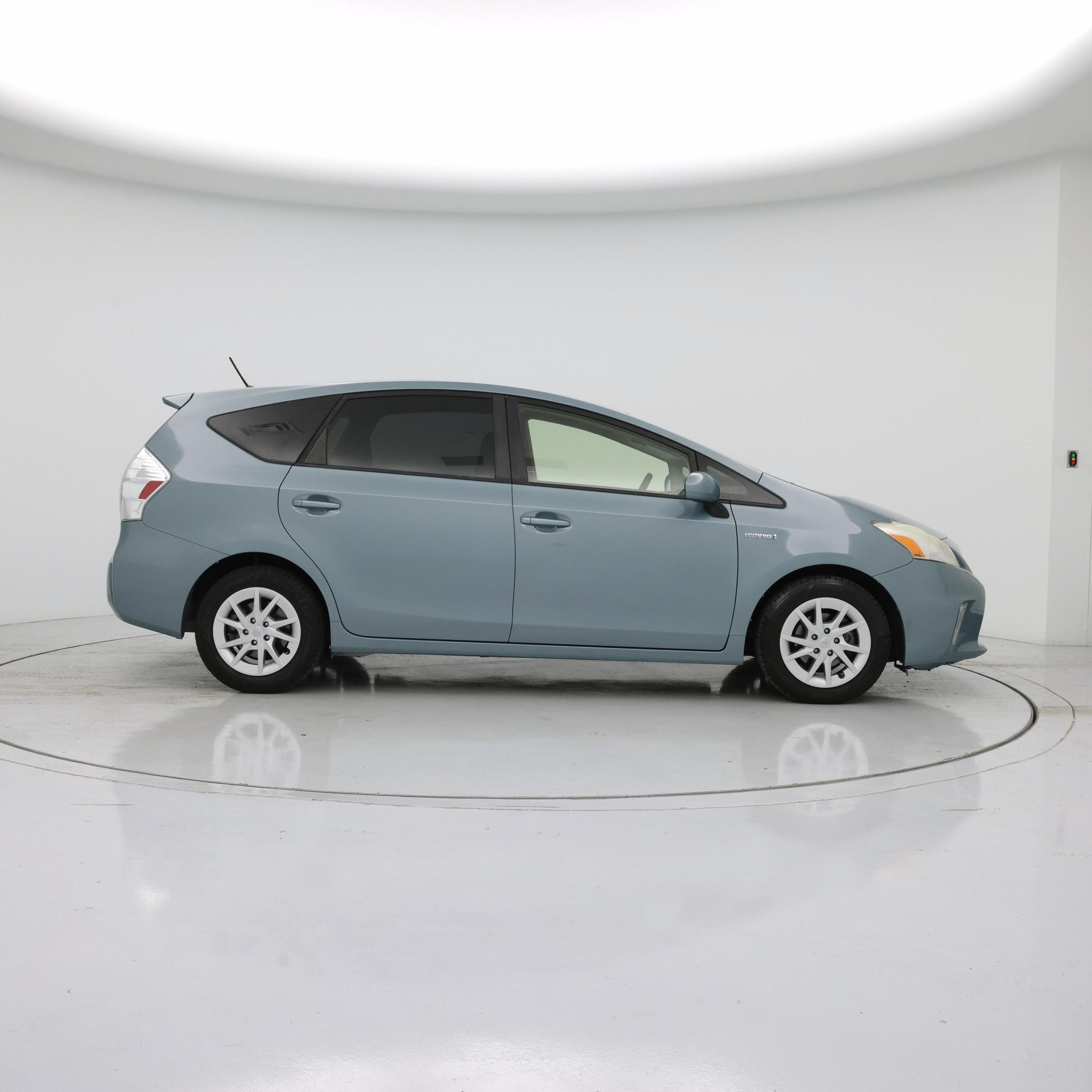 Thumbnail: 2014 Toyota Prius v - 7