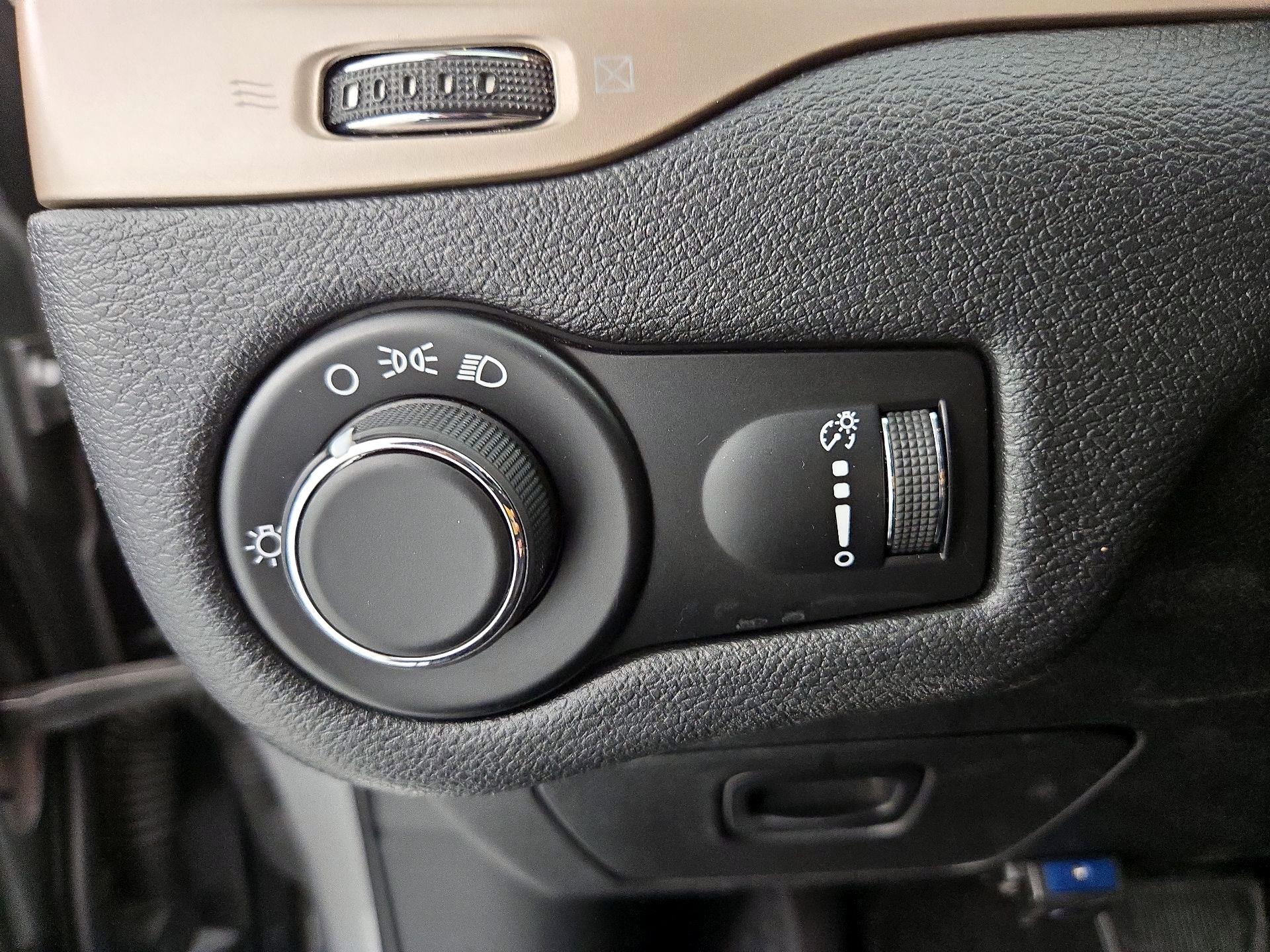 Thumbnail: 2016 Jeep Cherokee - 13