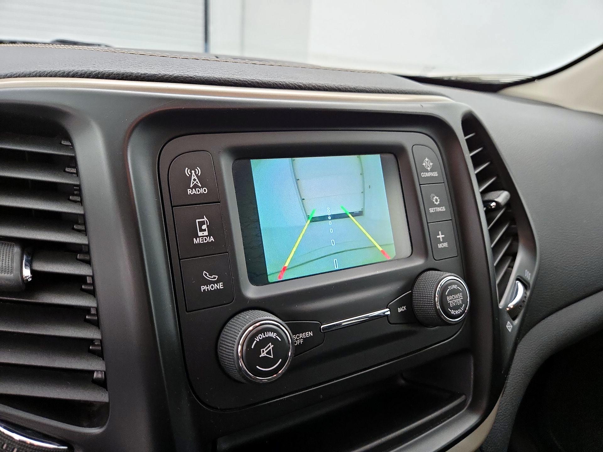 Thumbnail: 2016 Jeep Cherokee - 14