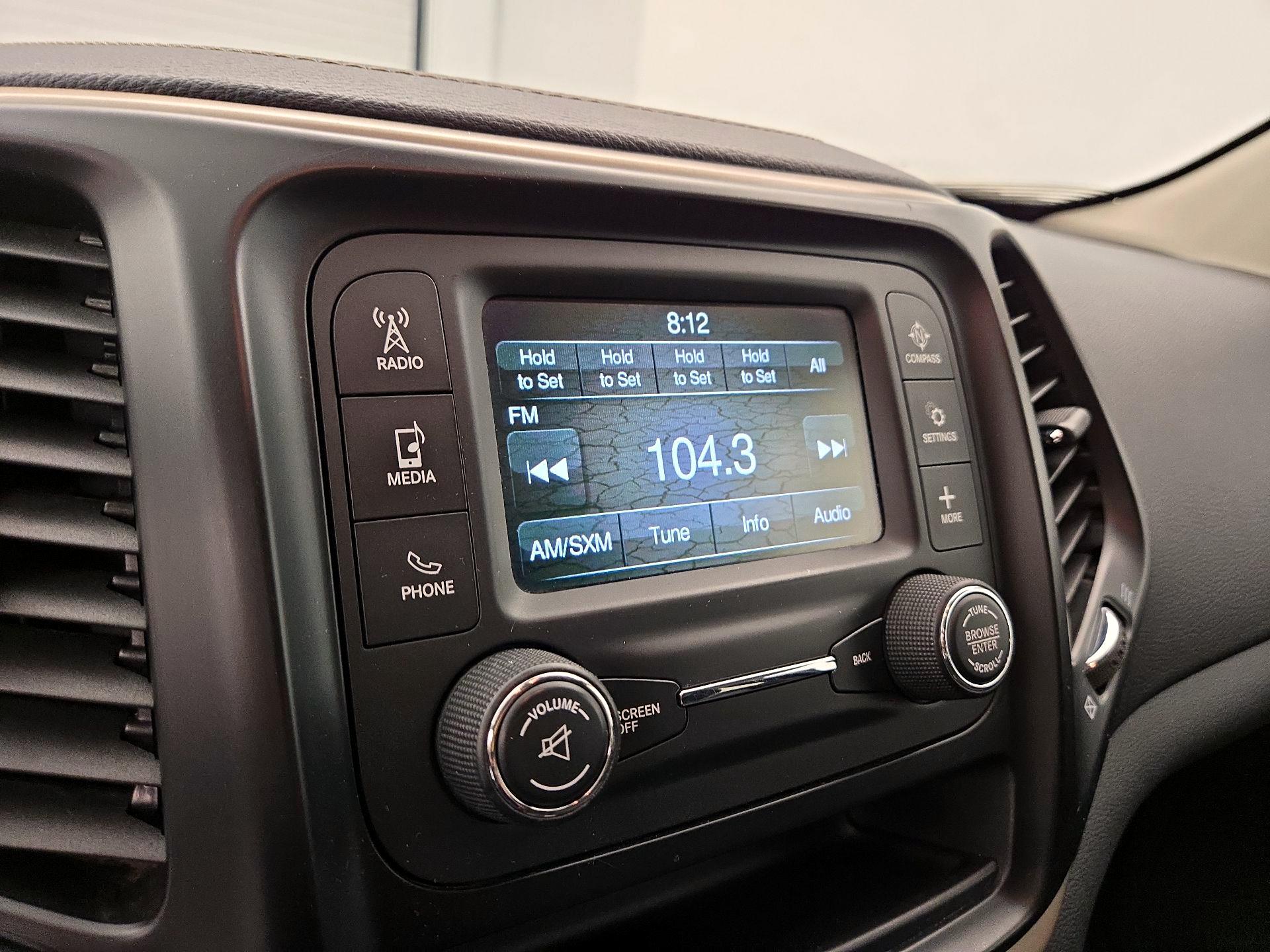 Thumbnail: 2016 Jeep Cherokee - 15