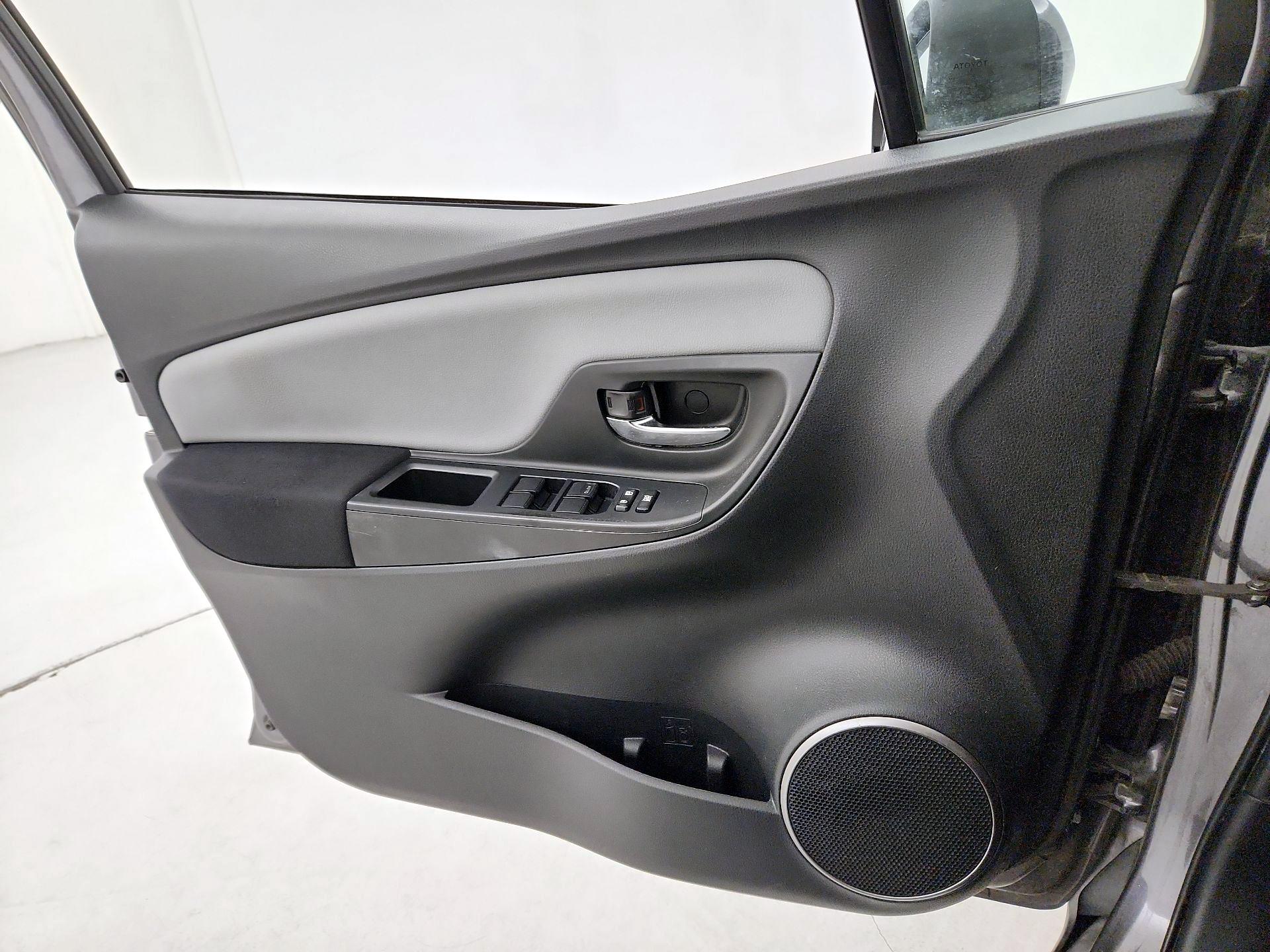 Thumbnail: 2016 Toyota Yaris - 12