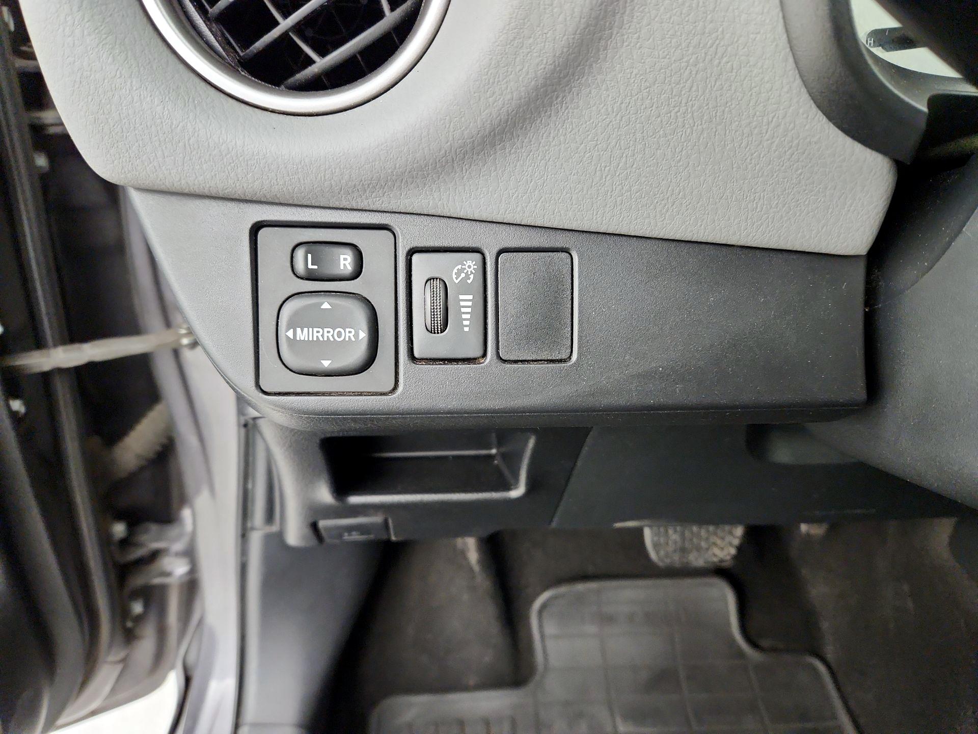 Thumbnail: 2016 Toyota Yaris - 13