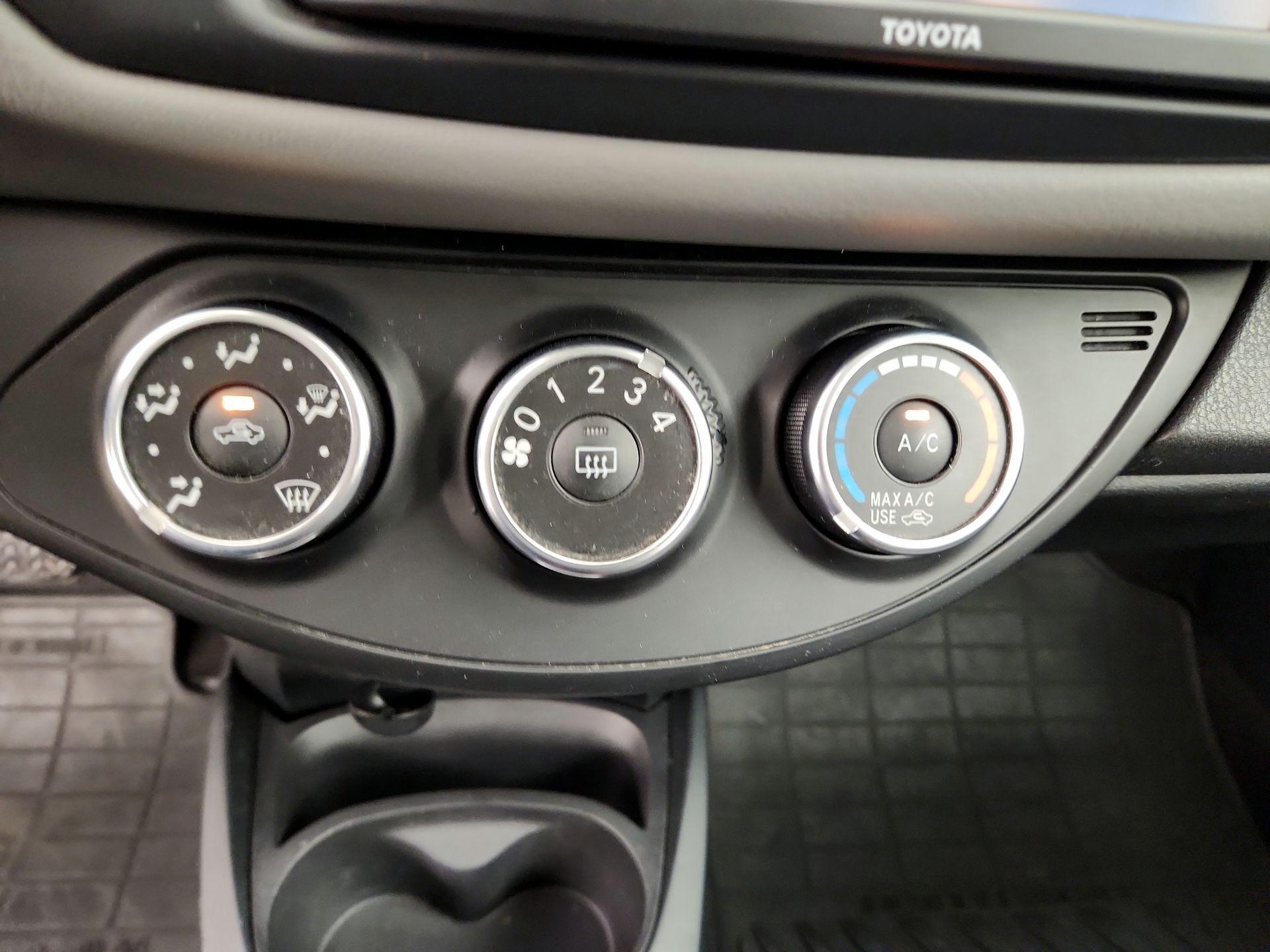 Thumbnail: 2016 Toyota Yaris - 15