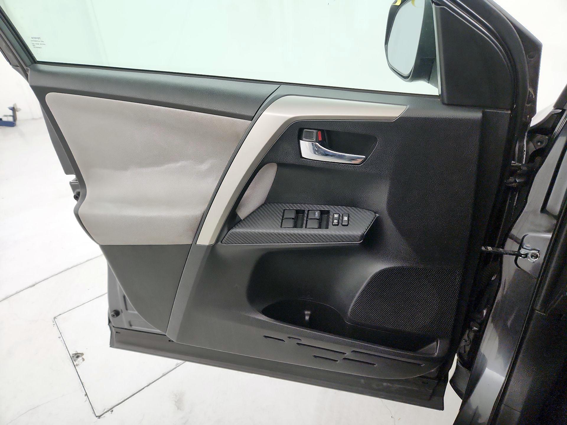 Thumbnail: 2014 Toyota RAV4 - 12