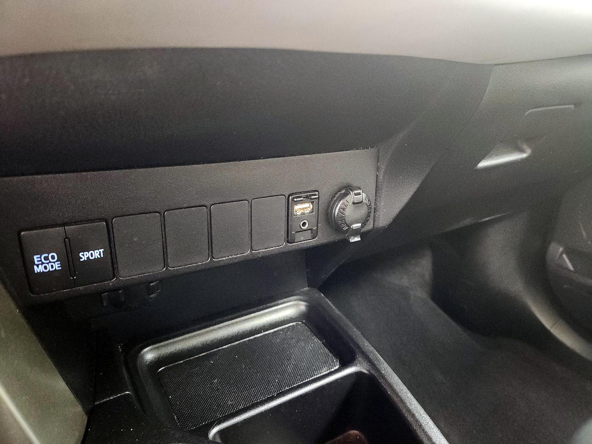 Thumbnail: 2014 Toyota RAV4 - 18