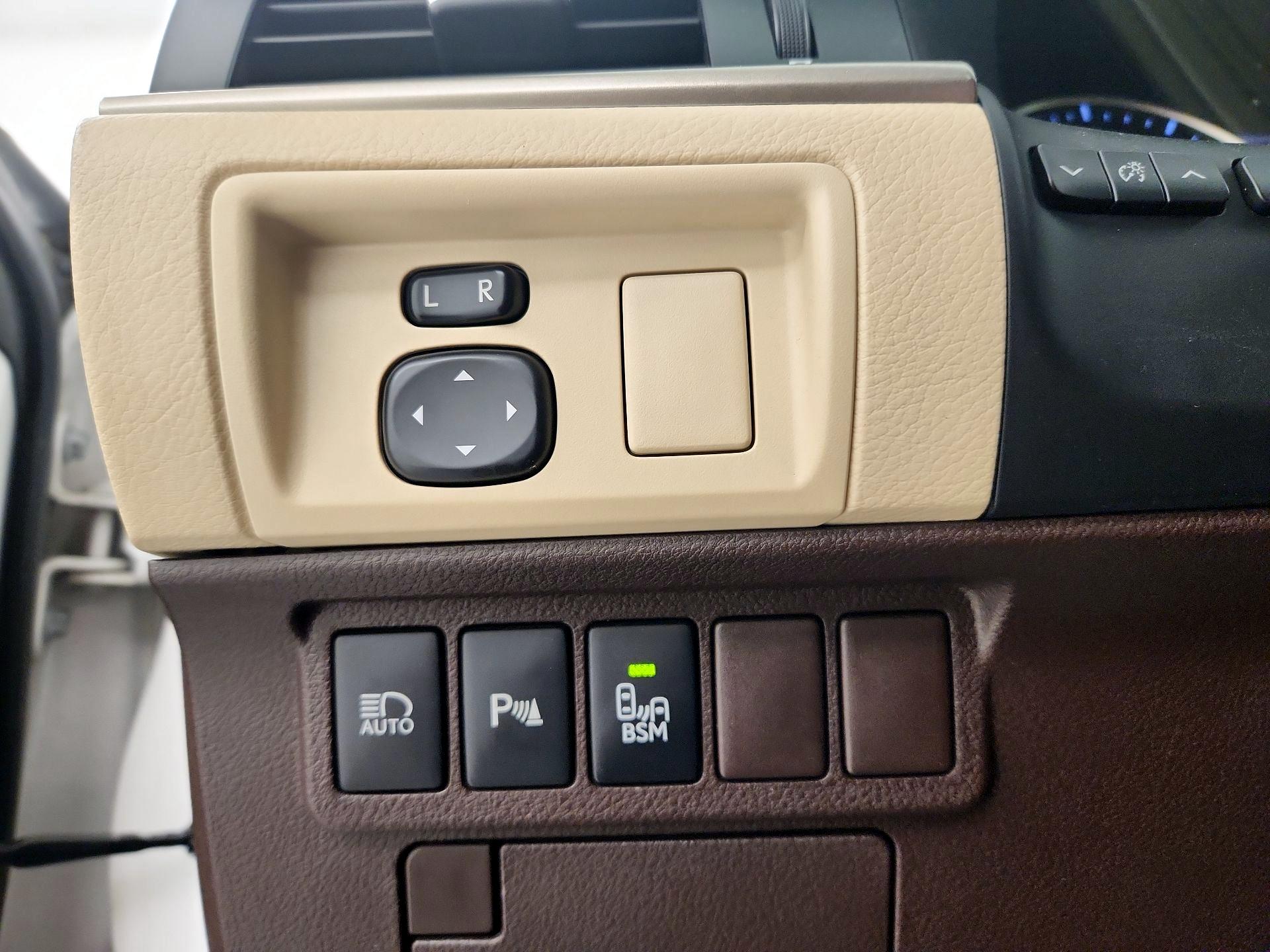 Thumbnail: 2016 Lexus ES - 13