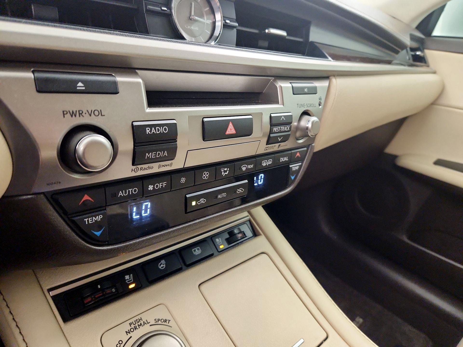 Thumbnail: 2016 Lexus ES - 17