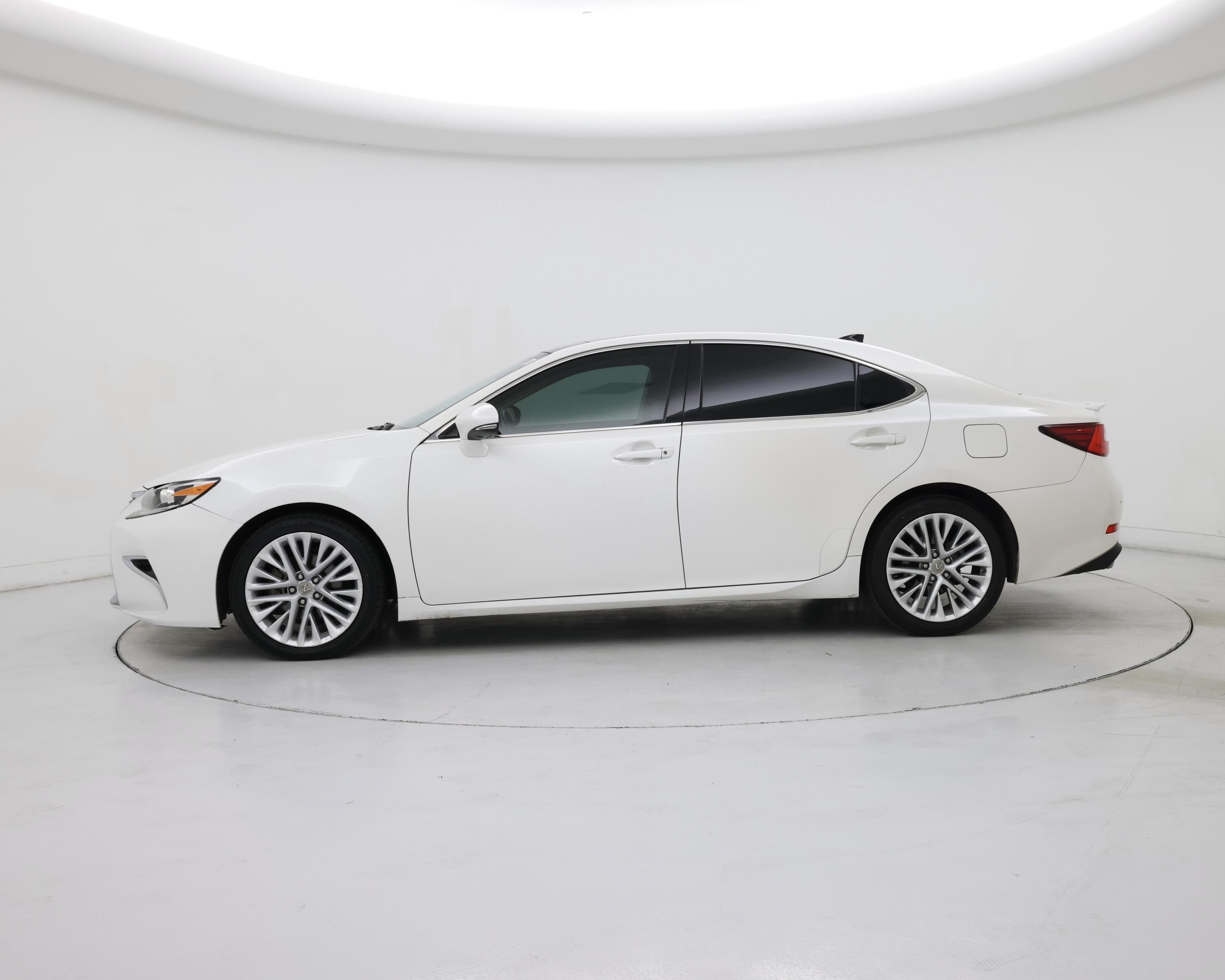 Thumbnail: 2016 Lexus ES - 3