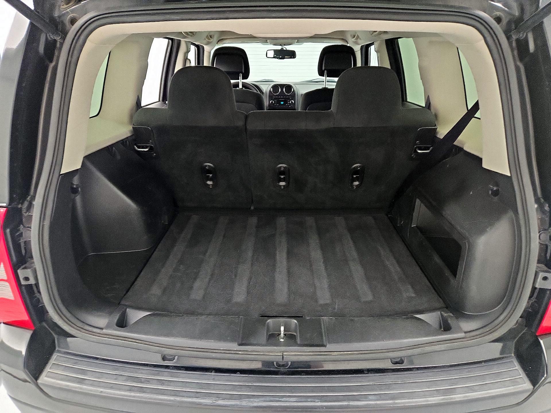 Thumbnail: 2017 Jeep Patriot - 17