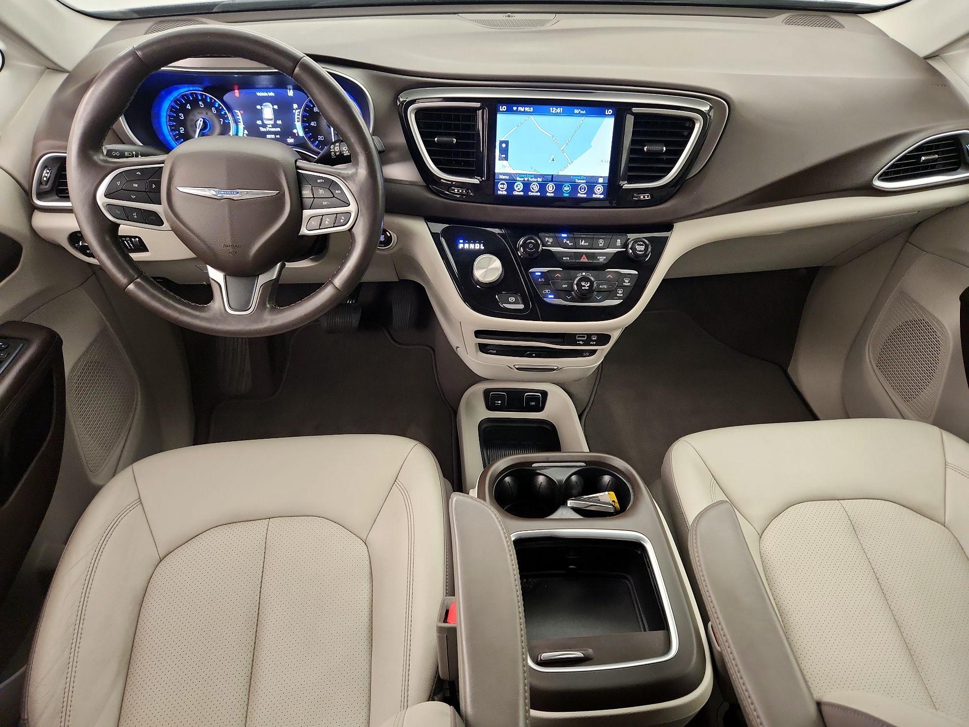 Thumbnail: 2018 Chrysler Pacifica - 9