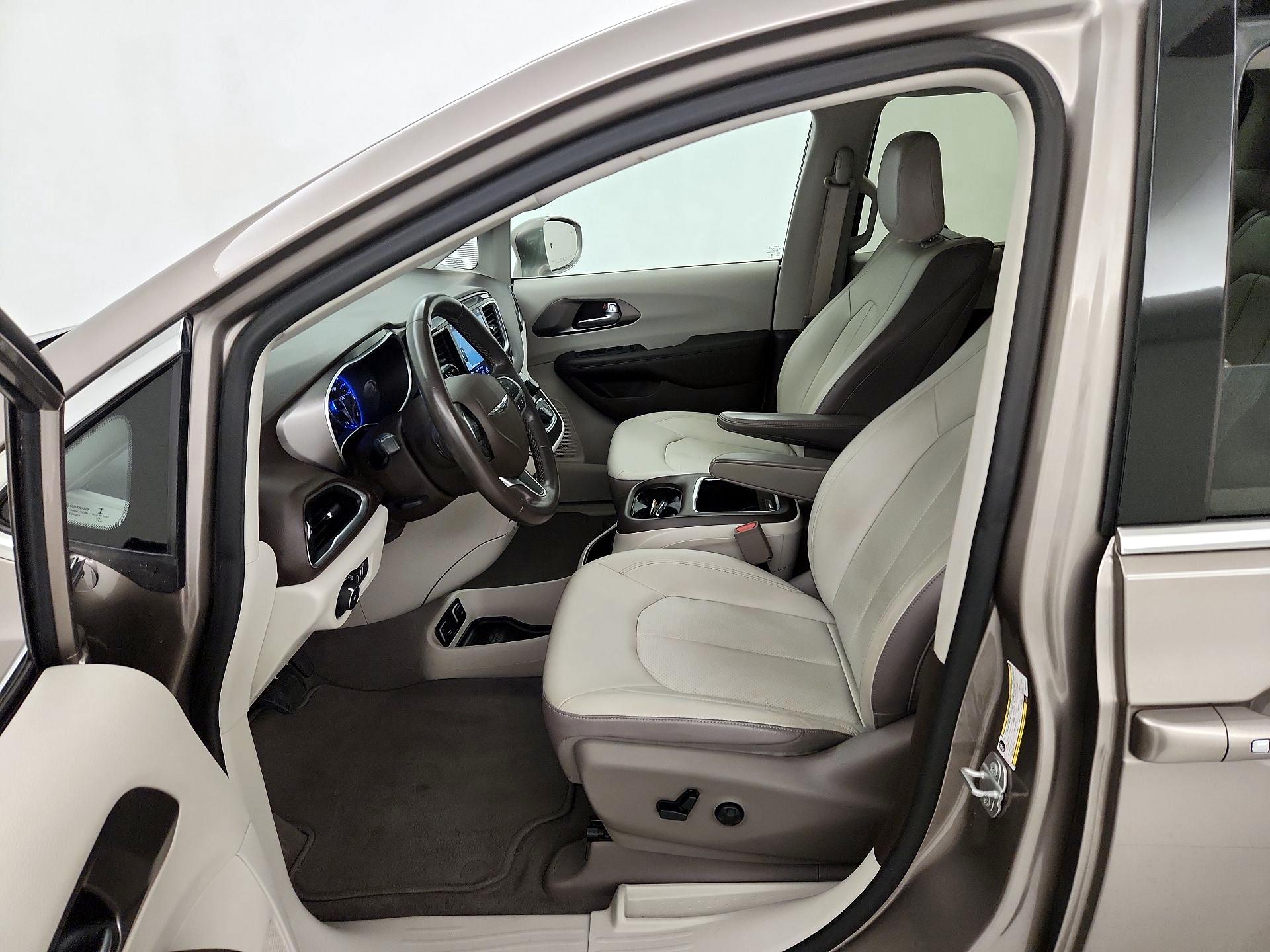 Thumbnail: 2018 Chrysler Pacifica - 11