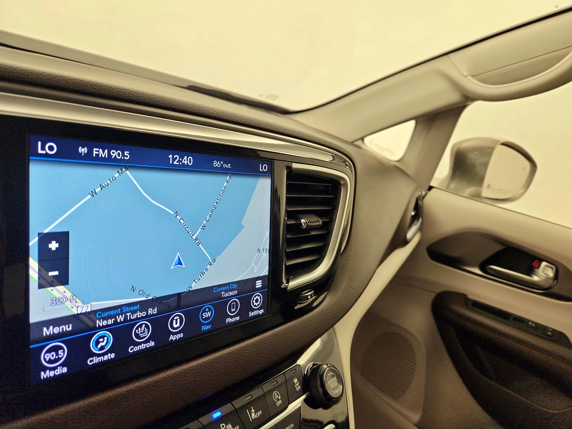 Thumbnail: 2018 Chrysler Pacifica - 14