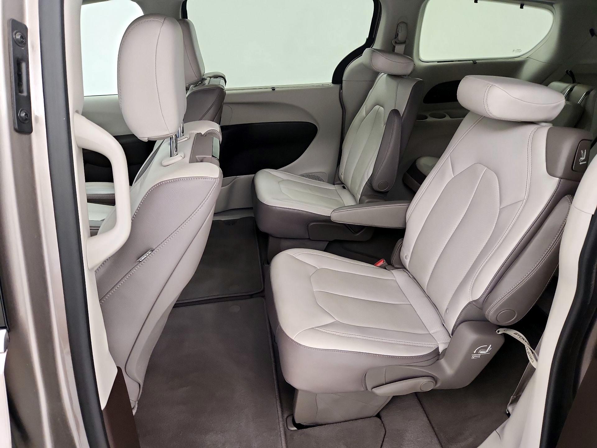 Thumbnail: 2018 Chrysler Pacifica - 20
