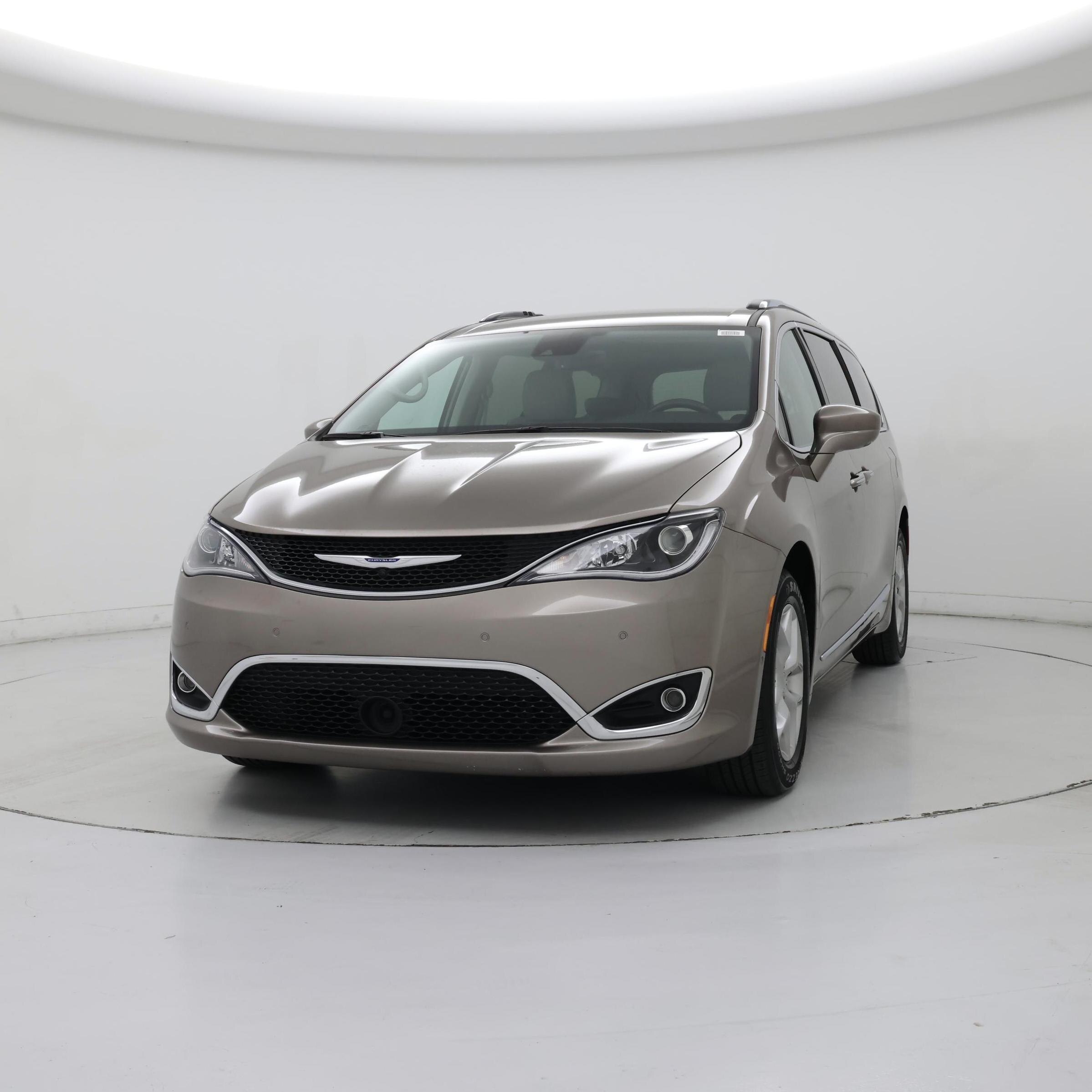 Thumbnail: 2018 Chrysler Pacifica - 4