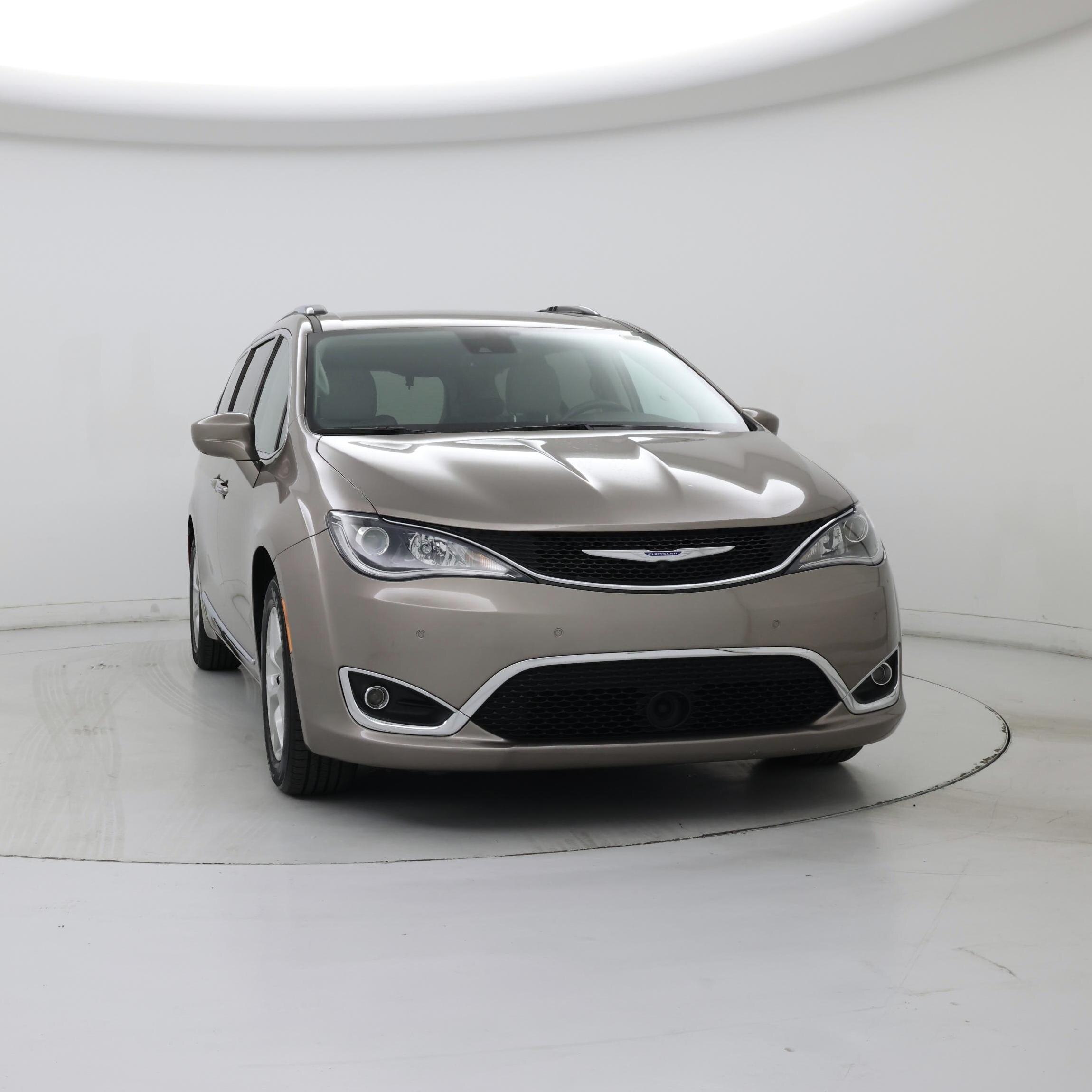 Thumbnail: 2018 Chrysler Pacifica - 5