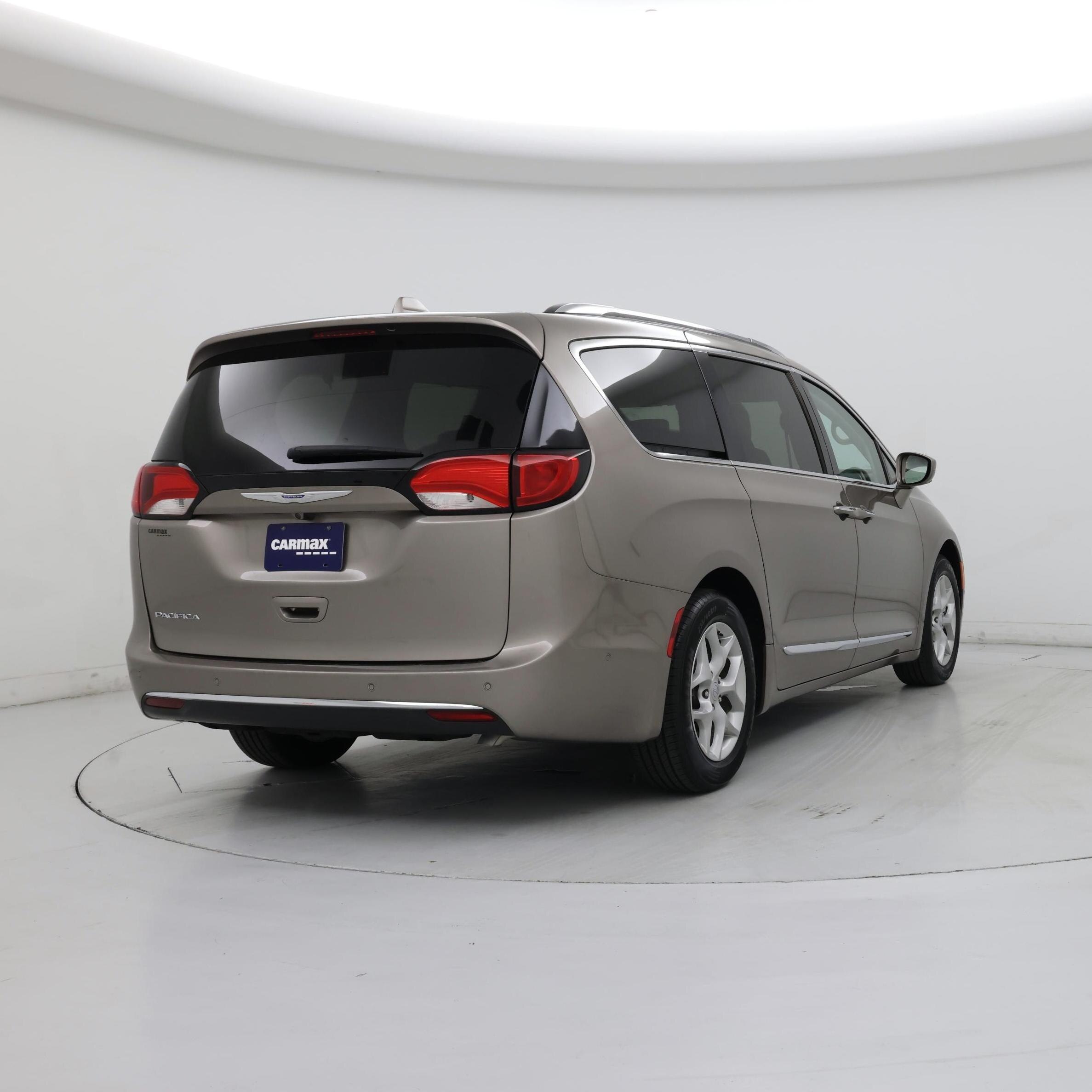 Thumbnail: 2018 Chrysler Pacifica - 8