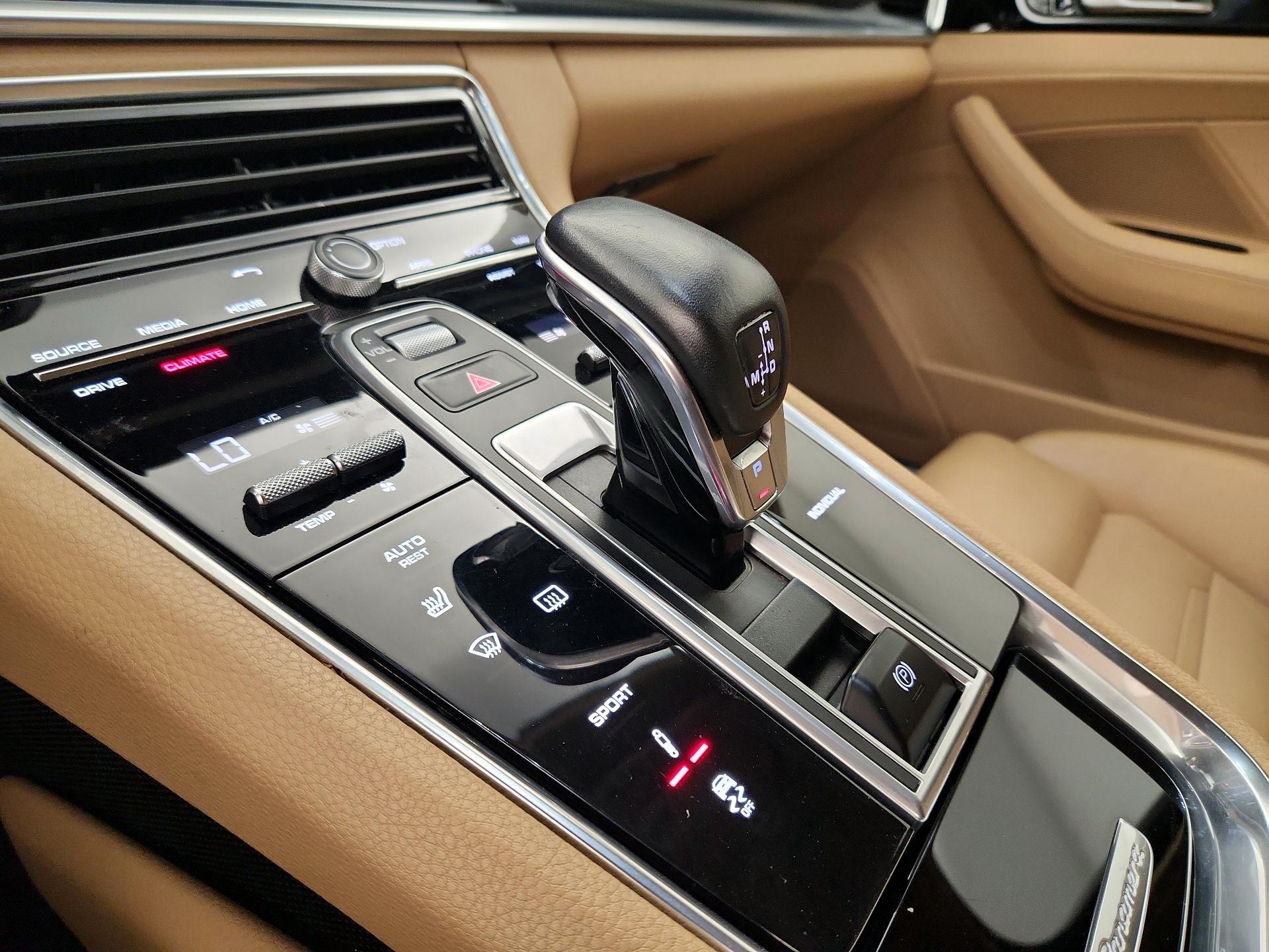 Thumbnail: 2017 Porsche Panamera - 16