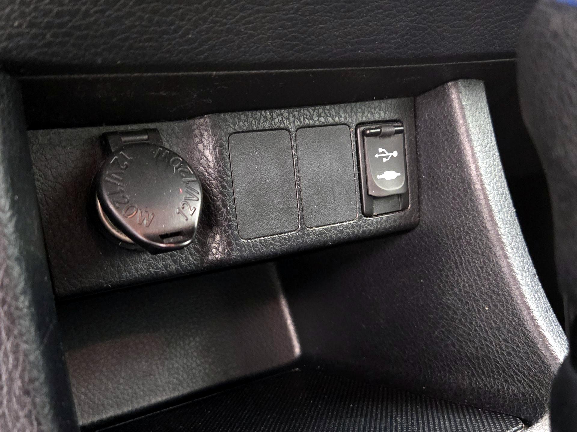 Thumbnail: 2014 Toyota Corolla - 18