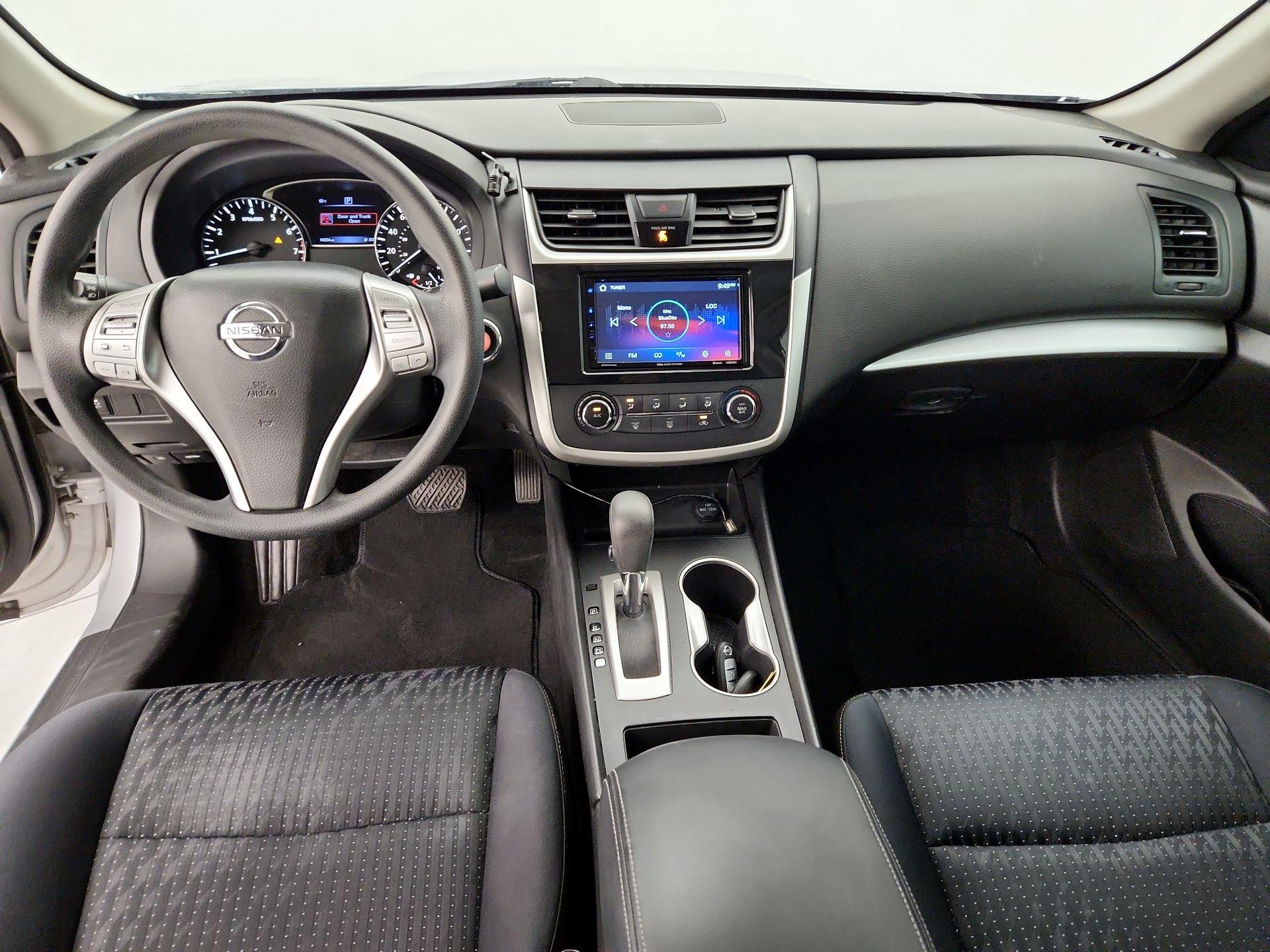 Thumbnail: 2016 Nissan Altima - 9