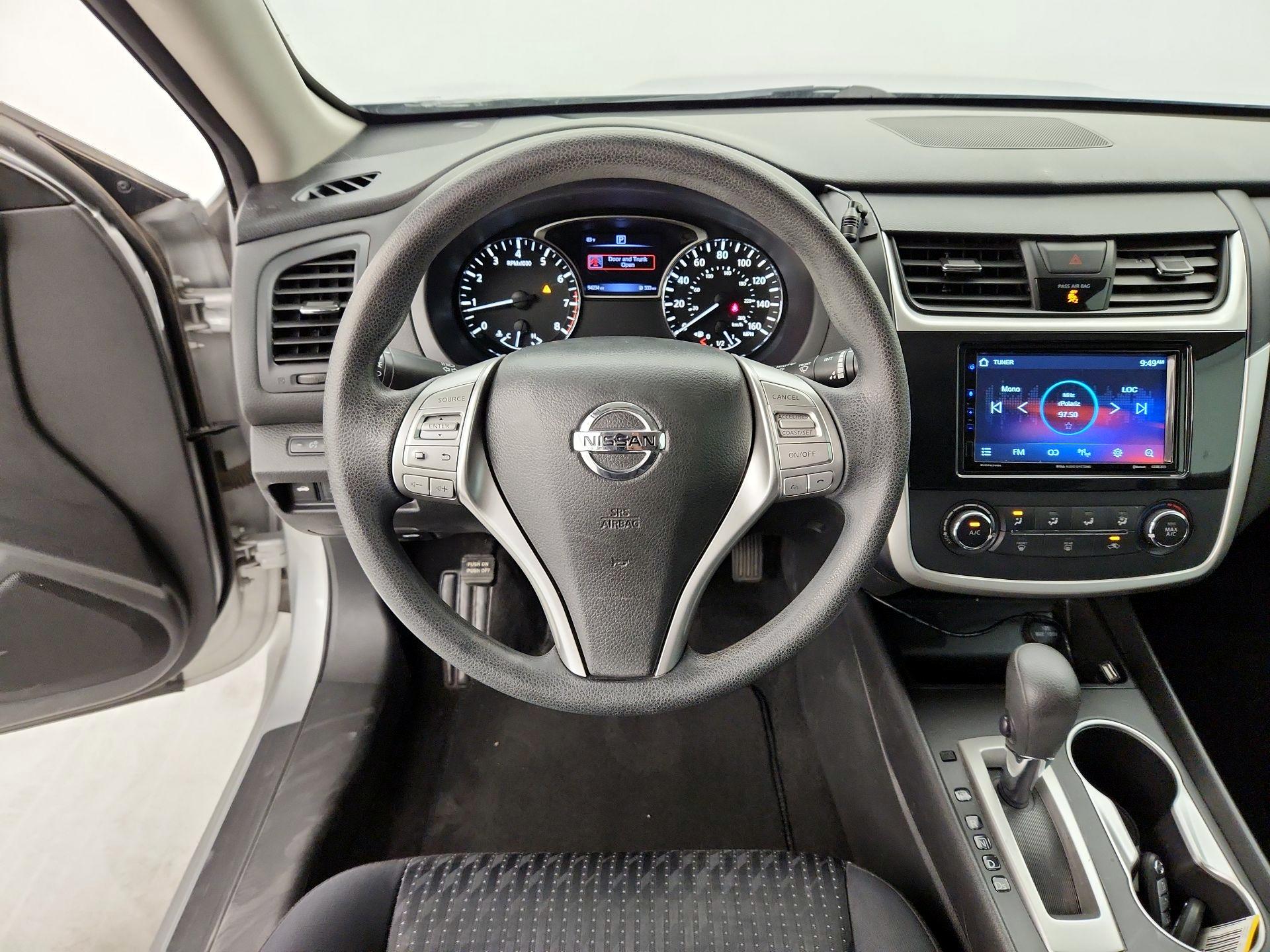 Thumbnail: 2016 Nissan Altima - 10