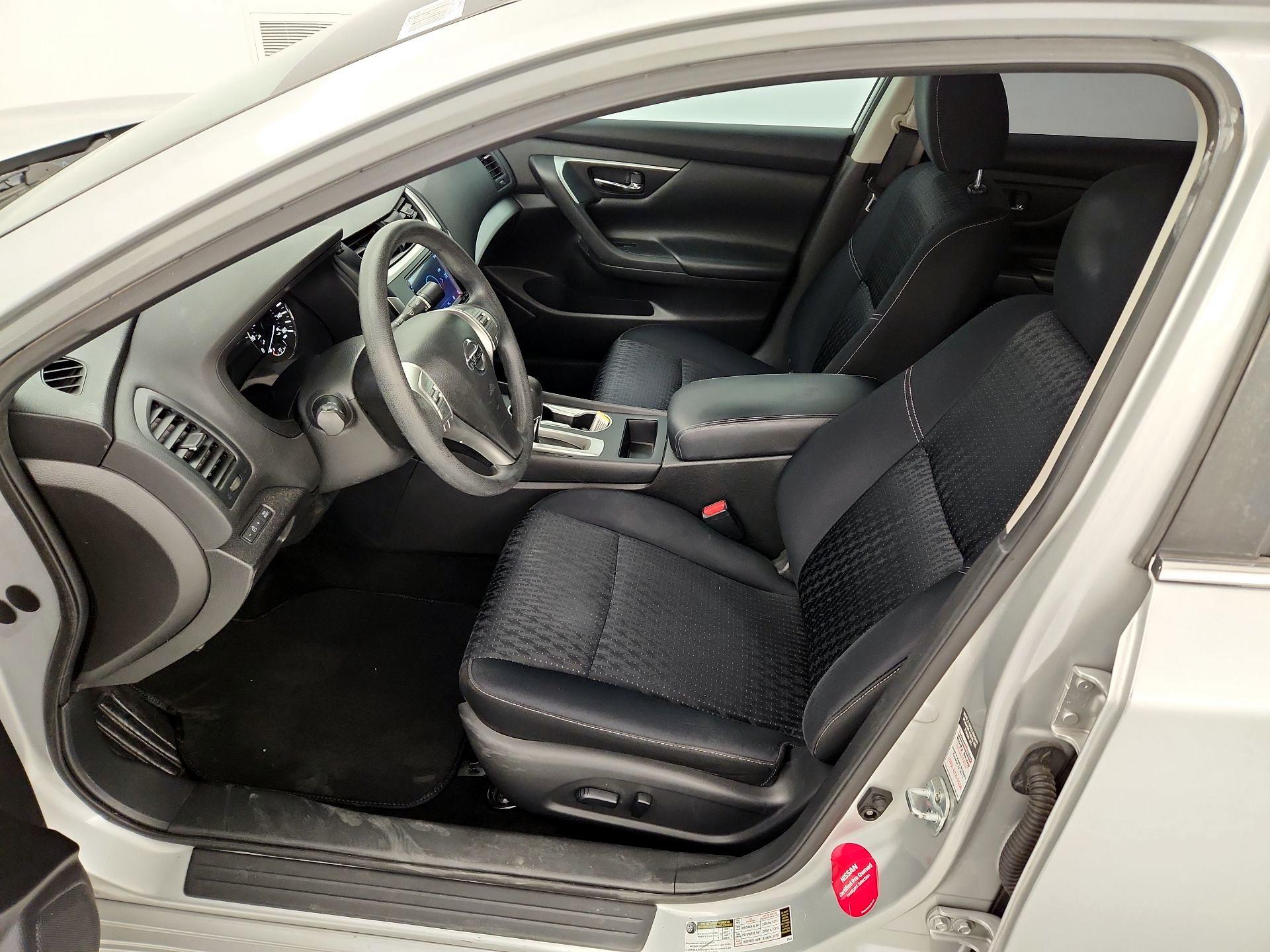 Thumbnail: 2016 Nissan Altima - 11