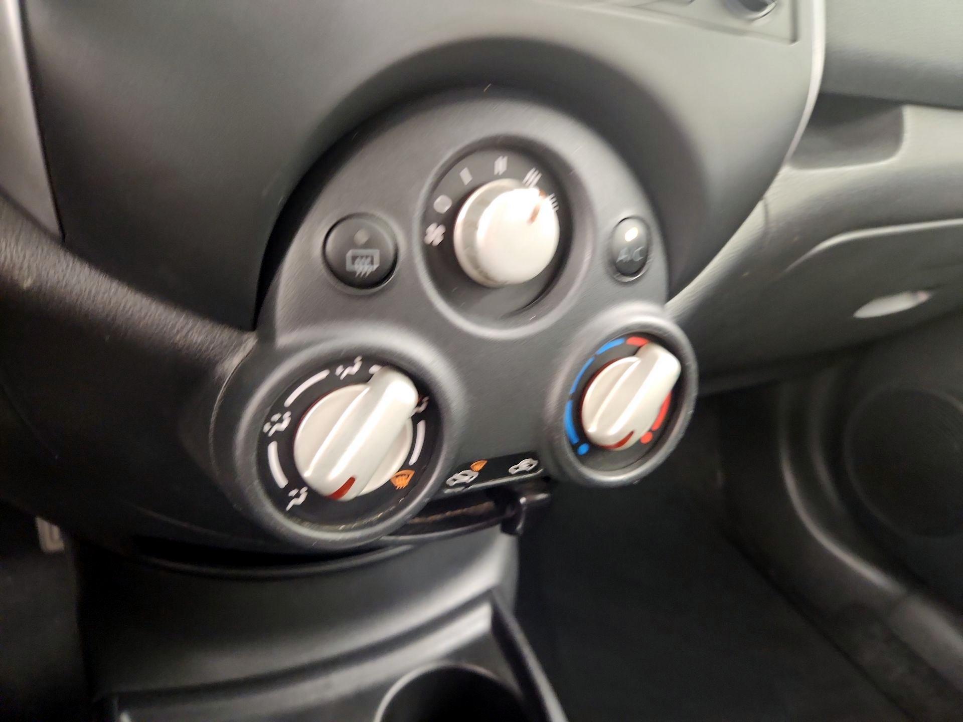 Thumbnail: 2014 Nissan Versa Note - 15